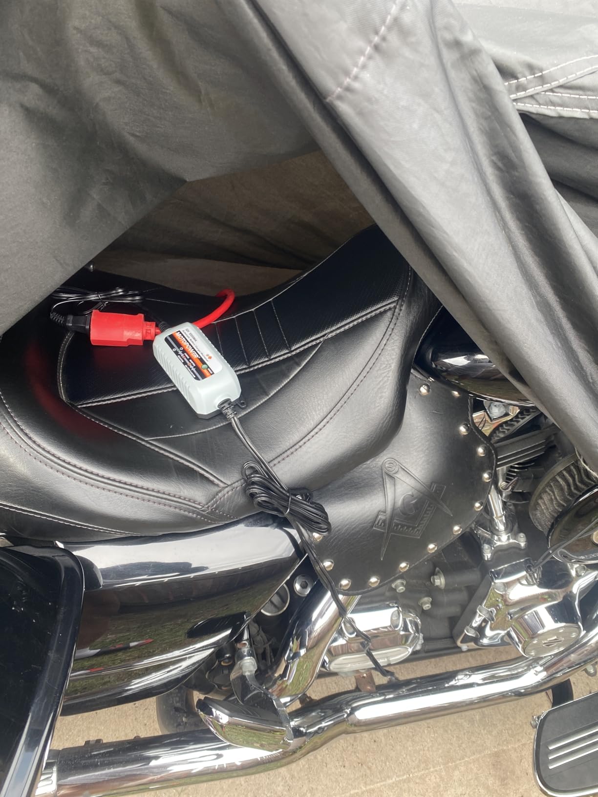 MOTOPOWER MP00205B 12V 1000mA Automatic Battery Charger, Battery Maintainer, Trickle Charger, and Battery Desulfator with Timer Protection - Grey customer photo 1