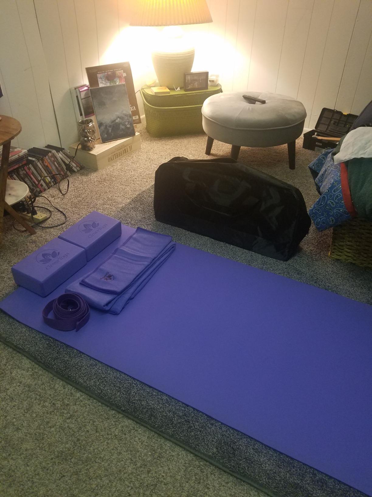 Clever Yoga - 7 Piece Yoga Kit for Women & Men, 6mm Cushioned Mat, 2 Blocks, Strap, Mat and Hand Towels & Carrying Bag - Starter Yoga Set, Accessories & Equipment for Home Workout customer photo 2