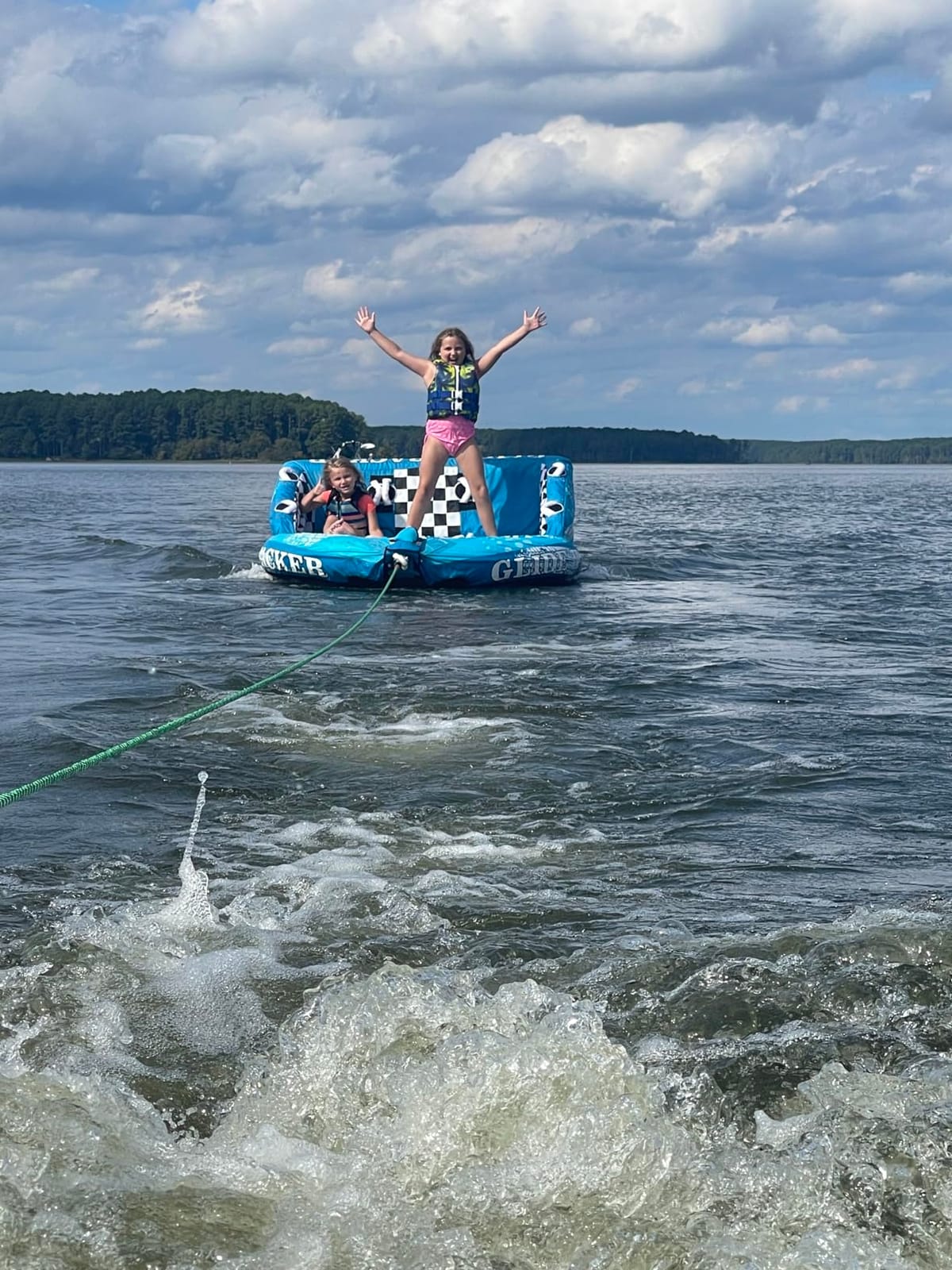 Serenelife Inflatable Towable Tube for Boating – 2-4 Person, 4500 lbs Pulling Capacity, Deck Seats & Backrest, Premium Nylon Cover, Grab Handles, Front/Back Tow Points, Speed Safety Valve customer photo 2