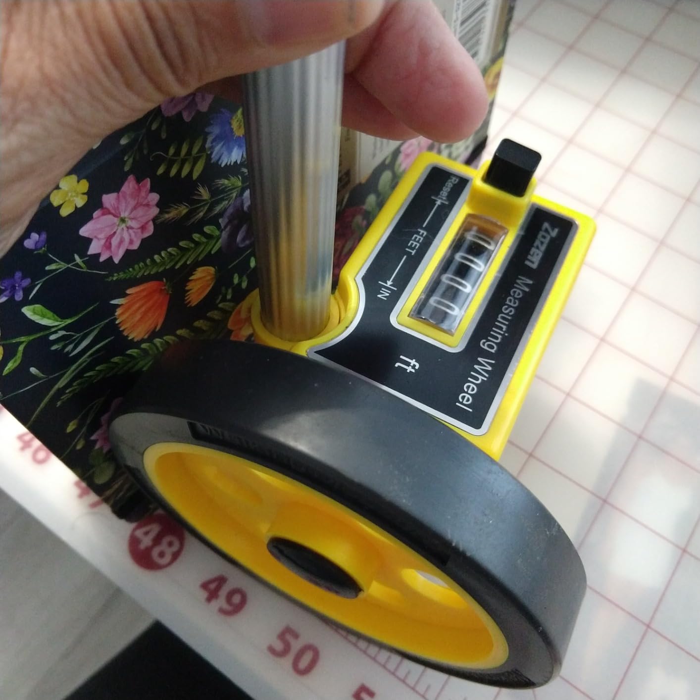 Zozen 4-Inch Measuring Wheel in Feet and Inches, One-Key to Reset | Telescopic Up to 40in, Measurement Max 9,999 Ft, Mechanical, Portable Carrying Bag, Distance Measure Wheel Adapt Various Road customer photo 2