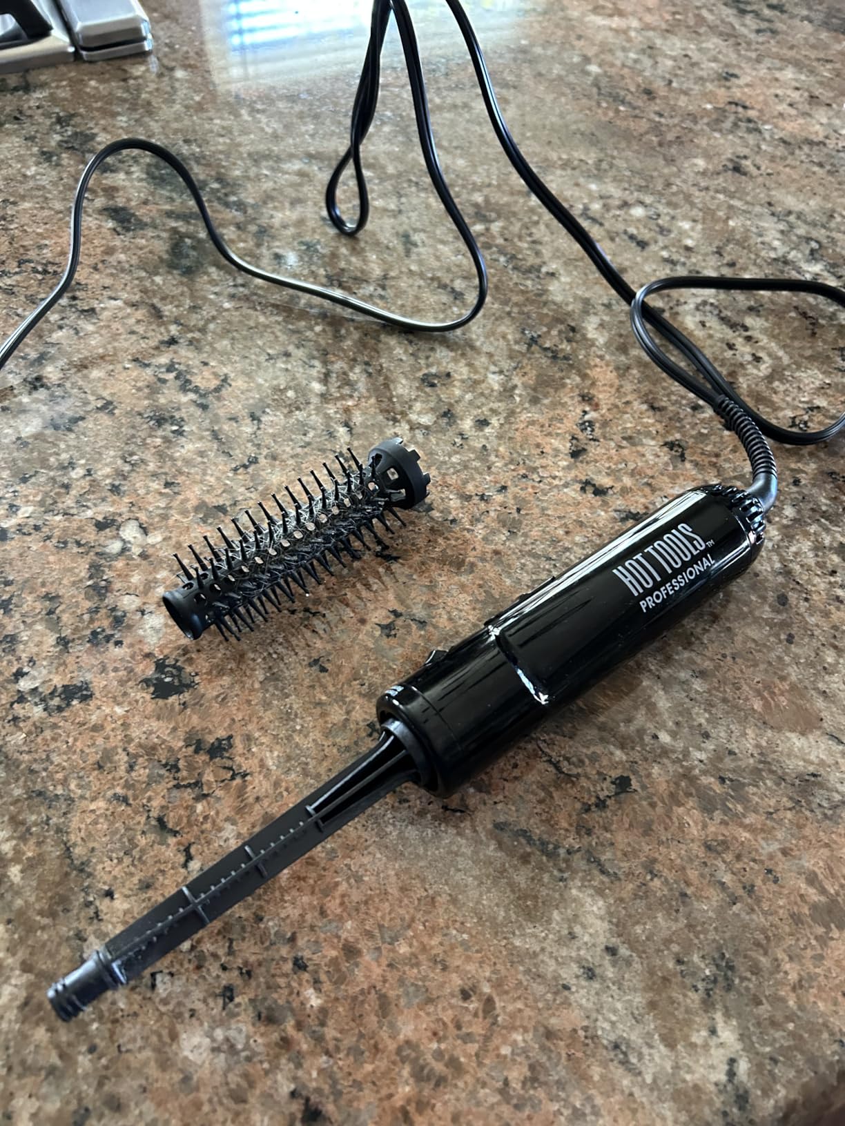 Hot Tools Pro Artist Hot Air Styling Brush | Style, Curl and Touch Ups (1”) Black customer photo 2