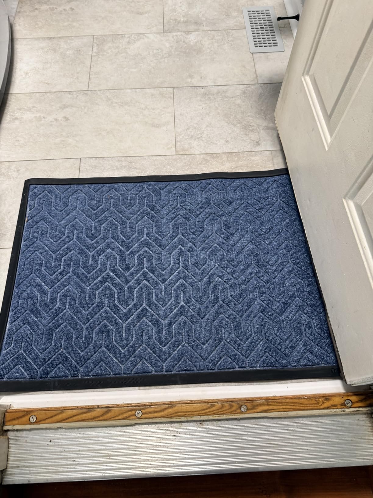 Yimobra Front Door Mat Outside Entrance 29.5x17, Waterproof Heavy Duty Outdoor Mats for Front Door, Non Slip Rubber Entry Mat for Garage Patio Indoor, Grey customer photo 1