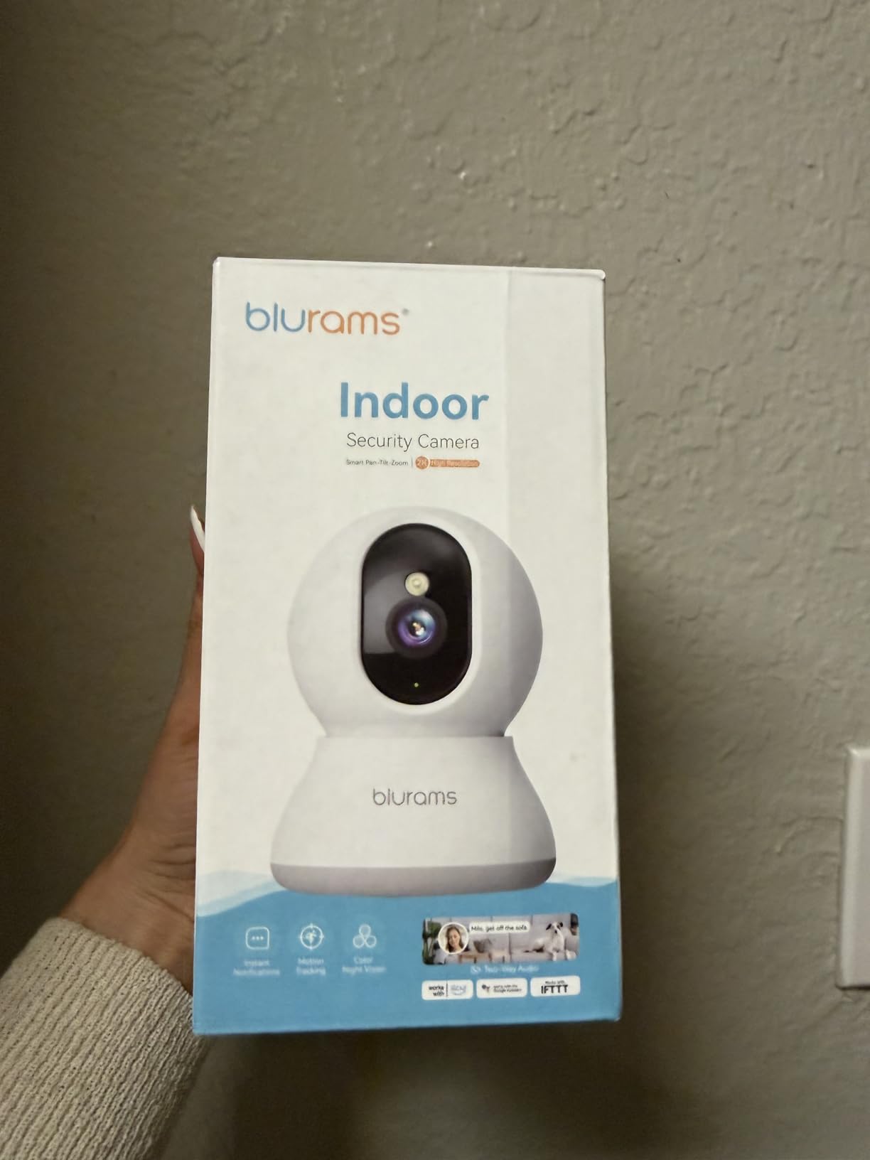 blurams Security Camera, 2K Indoor Camera 360° Pet Camera for Home Security | Motion Tracking, Dual-Band WiFi6, 2-Way Audio, IR Night Vision, Siren, Compatible with Alexa & Google Assistant customer photo 1