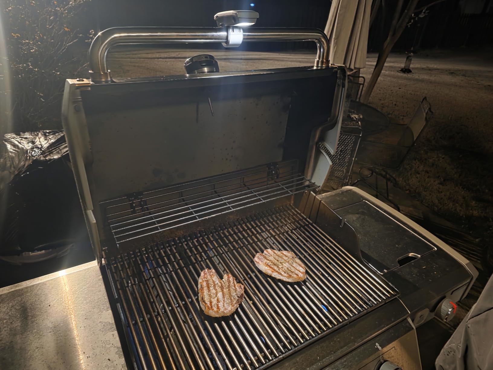 Weber® LED Grill ’N Go Light for Grill Handle customer photo 1