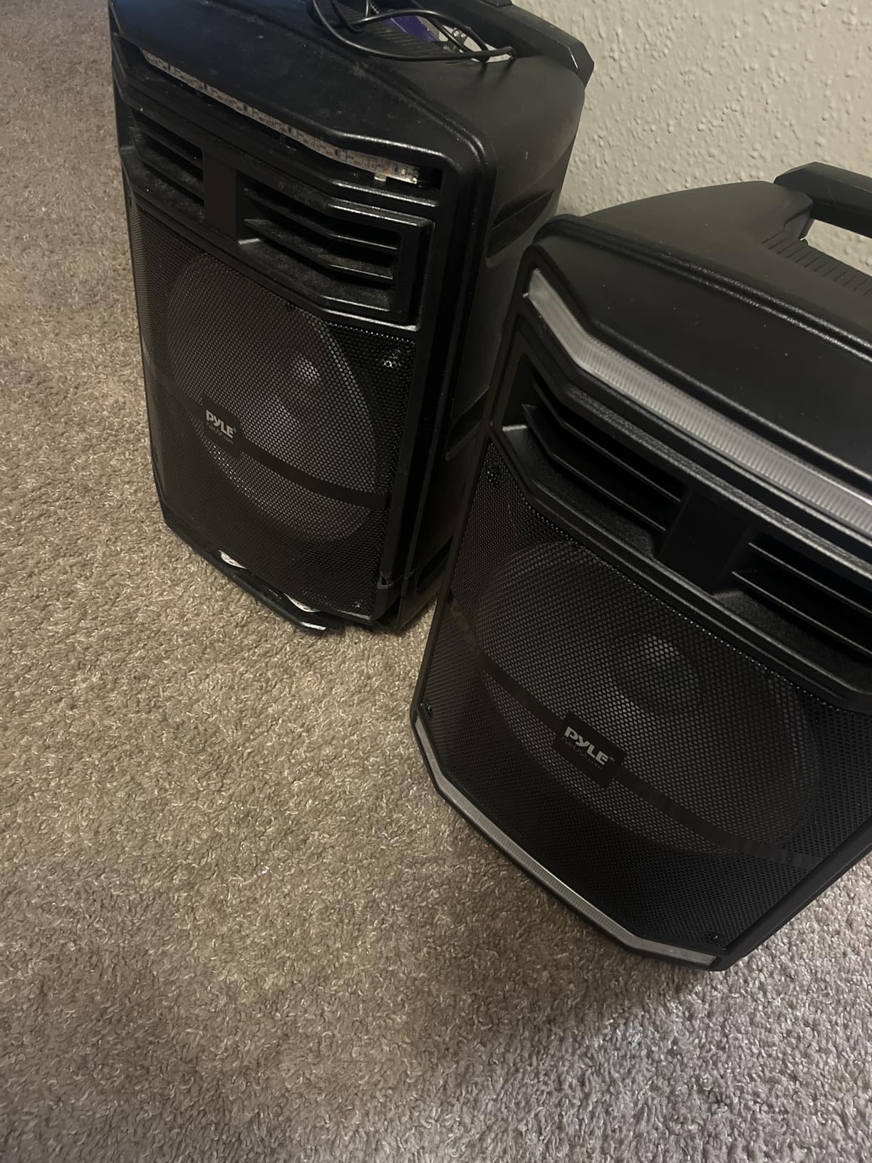Pyle Portable Bluetooth PA Speaker System - 600W Bluetooth Speaker Portable PA System W/ Rechargeable Battery, Party Lights, MP3/USB SD Card Reader, Rolling Wheels - Pyle PPHP1044B customer photo 1