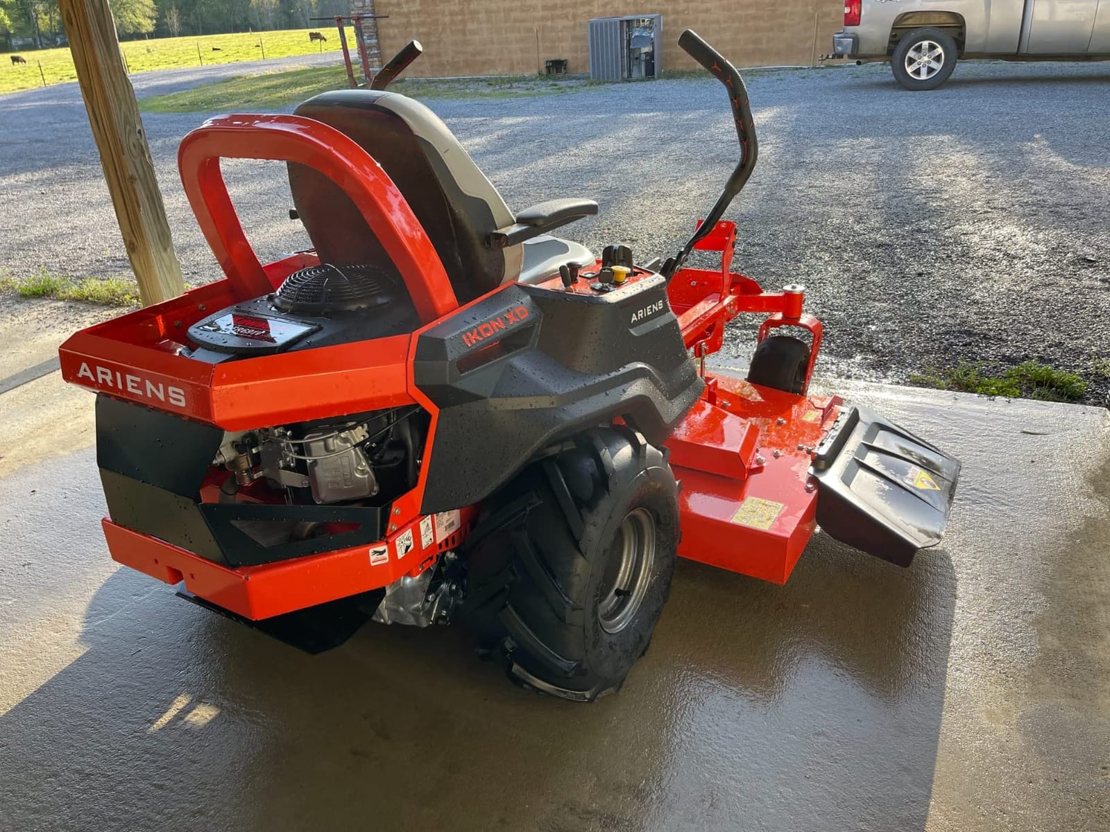 Ariens Ikon XD Zero Turn Radius Tractor, 23-HP FR691 Kawasaki Engine, 60-in. Deck - Quantity 1 customer photo 1