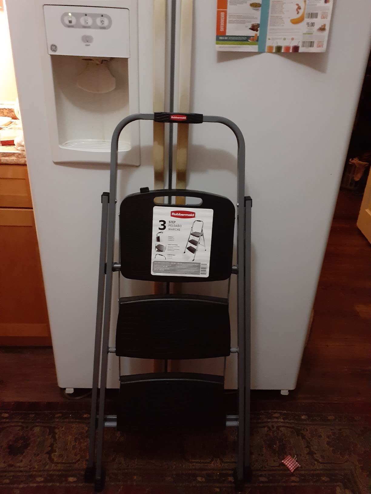 Rubbermaid 3-Step Steel Ladder, Folding Step Stool with Hand Grip and Non-Slip Feet, White, Tested to ANSI US Safety Standards, No Assembly Required (Amazon Exclusive) customer photo 1