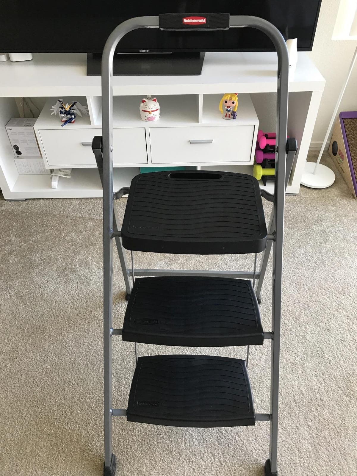 Rubbermaid 3-Step Steel Ladder, Folding Step Stool with Hand Grip and Non-Slip Feet, White, Tested to ANSI US Safety Standards, No Assembly Required (Amazon Exclusive) customer photo 2