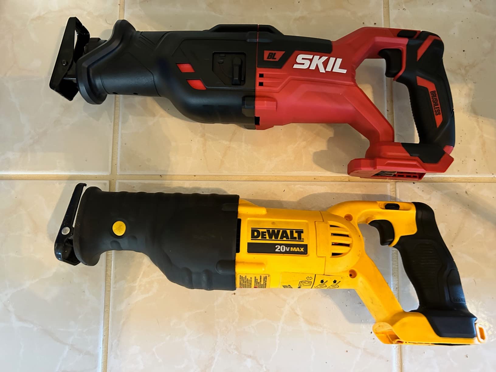 SKIL PWR CORE 20 Brushless 20V Reciprocating Saw Kit with 4.0Ah Battery, PWR JUMP Charger, and PWRAssist USB Adapter - RS5884-1A customer photo 1