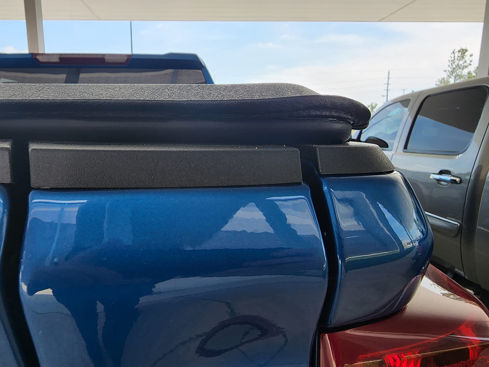 Amazon Basics Soft Roll-Up Truck Bed Tonneau Cover, 6.5 ft, Water-Resistant, Works with Bed Liners for 2014-2019 Chevy Silverado, GMC Sierra 1500, 2015-2018 Silverado Sierra 2500 3500 HD, Fleetside customer photo 2