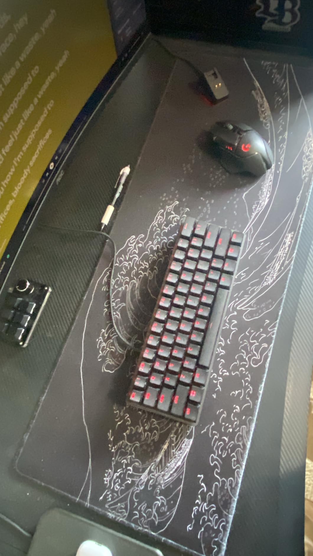 Razer Huntsman Mini 60% Gaming Keyboard: Clicky Optical Switches - Aluminum Top Frame - Chroma RGB Lighting - PBT Keycaps - Onboard Memory - Snap Tap - Black customer photo 1