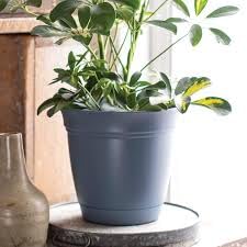 The HC Companies Eclipse Round Planter with Saucer - Outdoor & Indoor Plant Pot with Drainage Holes - Lightweight, UV-Resistant Plastic Pots for Plants, Flowers & Herbs (20