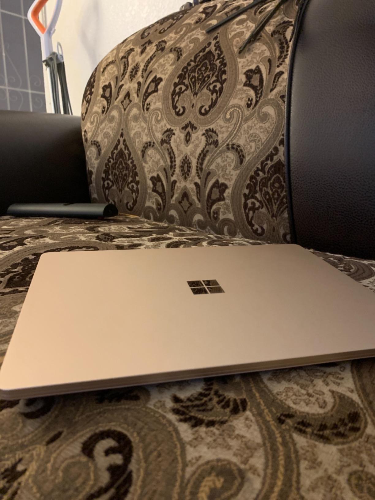 Microsoft Surface Laptop Go - 12.4