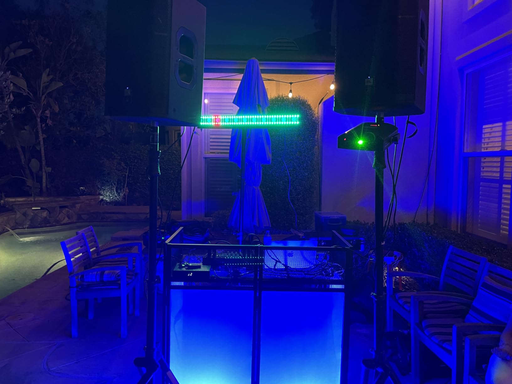 Rockville Rockbooth Black DJ Event Booth Facade with Built in Table, Bag | 8 Scrims (4 Black/4 White), Metal Frame, Foldable, Adjustable Feet, Wire Management, Fire Retardant customer photo 1