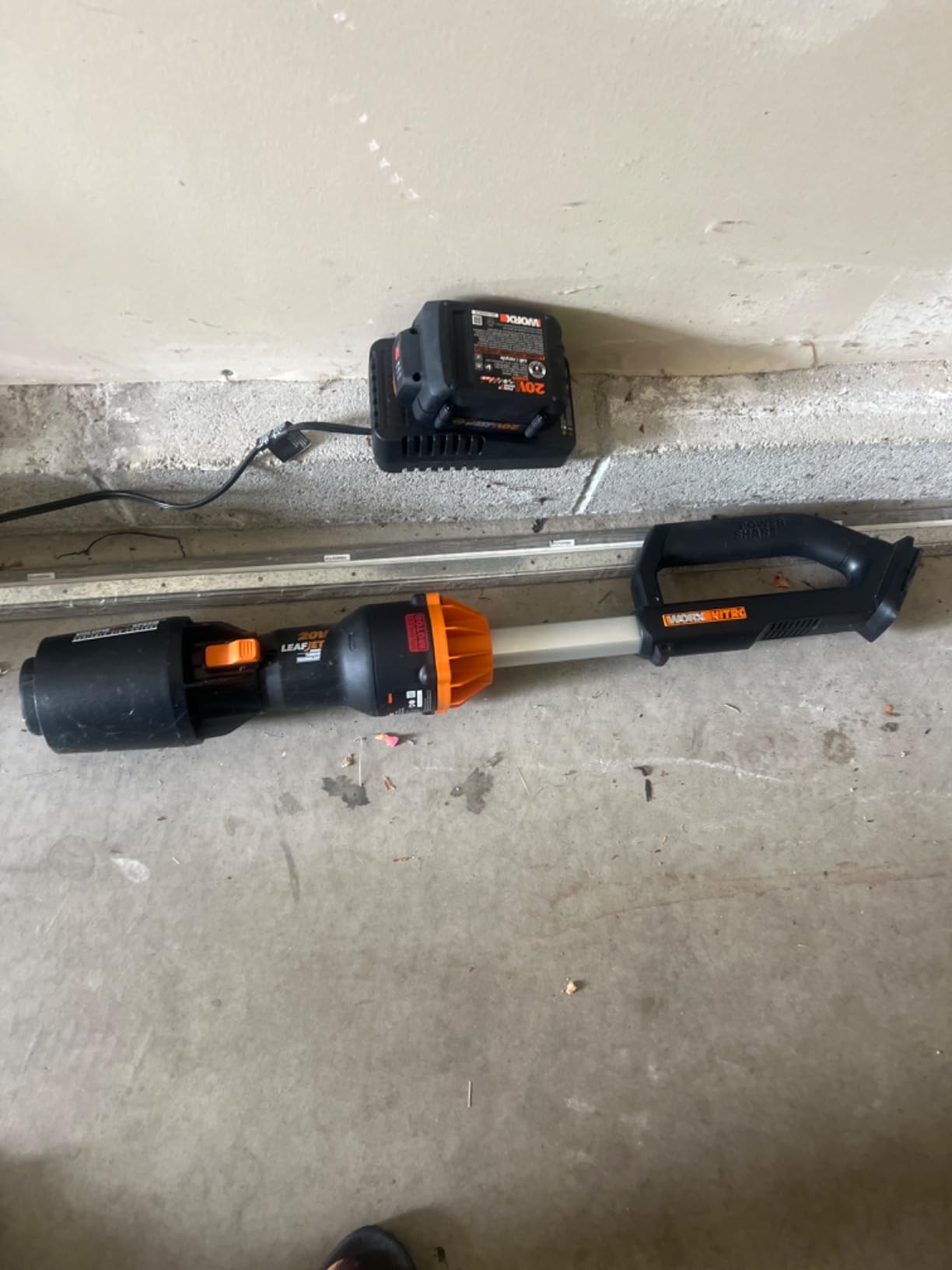 WORX Cordless Leaf Blower, 20V Electric Blower for Leaf Removal, WG543 customer photo 2