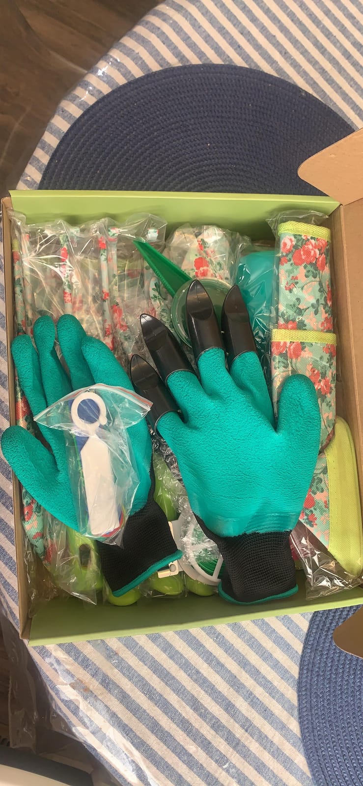 Gardening Tool Set - 13 PCS Heavy Duty Aluminum Gardening Tools Kit Floral Print Garden Tool Set with Non-Slip Rubber Handle & Durable Storage Tote Bag Gardening Supplies Gifts for Women Men customer photo 1