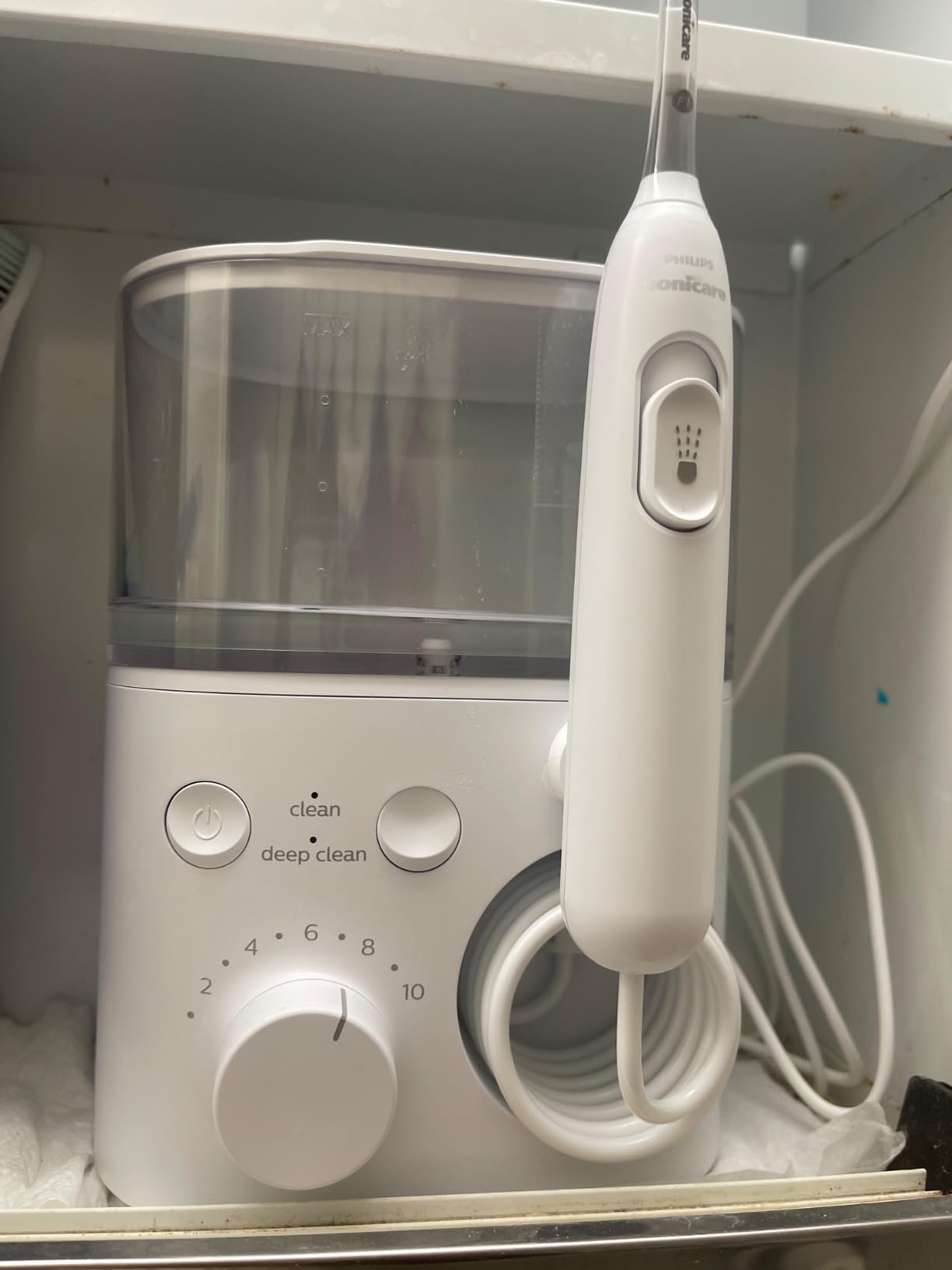 Philips Sonicare Countertop Power Flosser 5000, 2 Nozzles, White | 180% More Effective Than Floss, Quad-Stream Technology, 2 Modes, 10 Intensities, Magnetic Docking Station, HX3811/20 customer photo 1