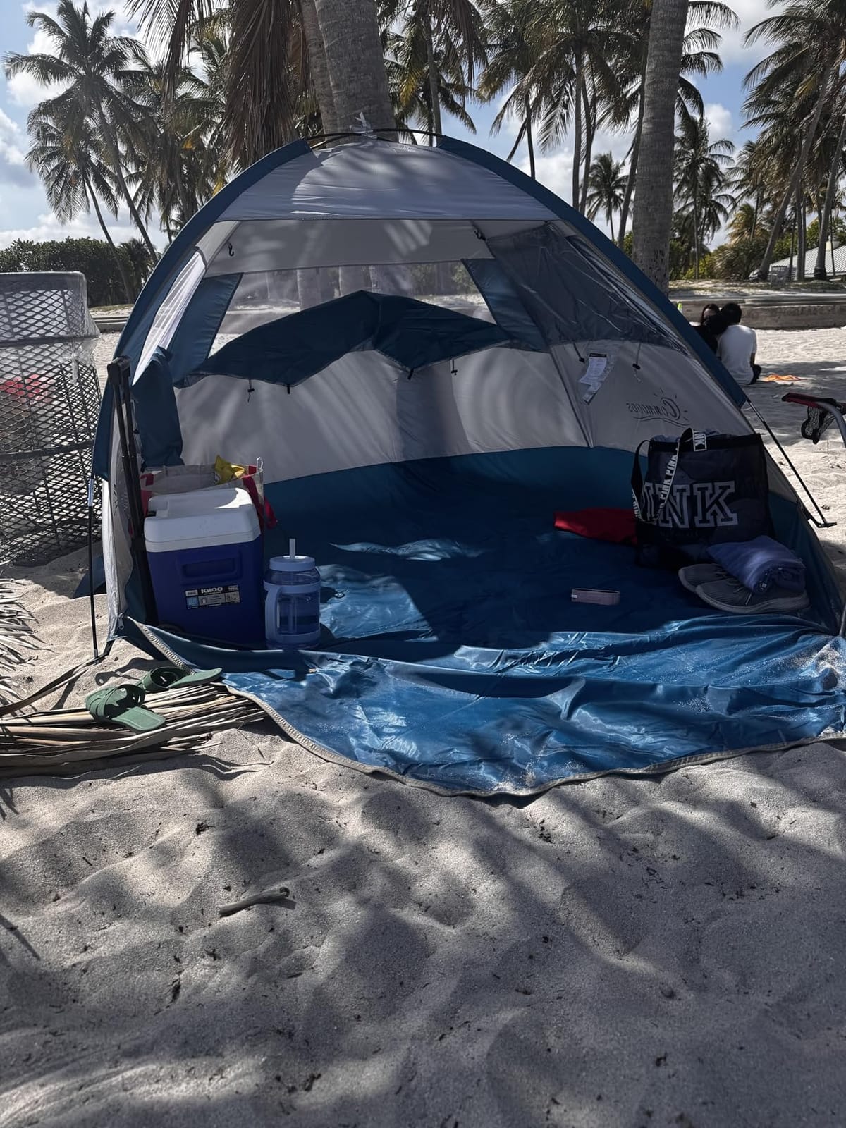 COMMOUDS Beach Tent Sun Shelter for 3/4/6/8 Person, UPF 50+ UV Protection Beach Shade Canopy Tent, Lightweight, Easy Set Up and Carry customer photo 2