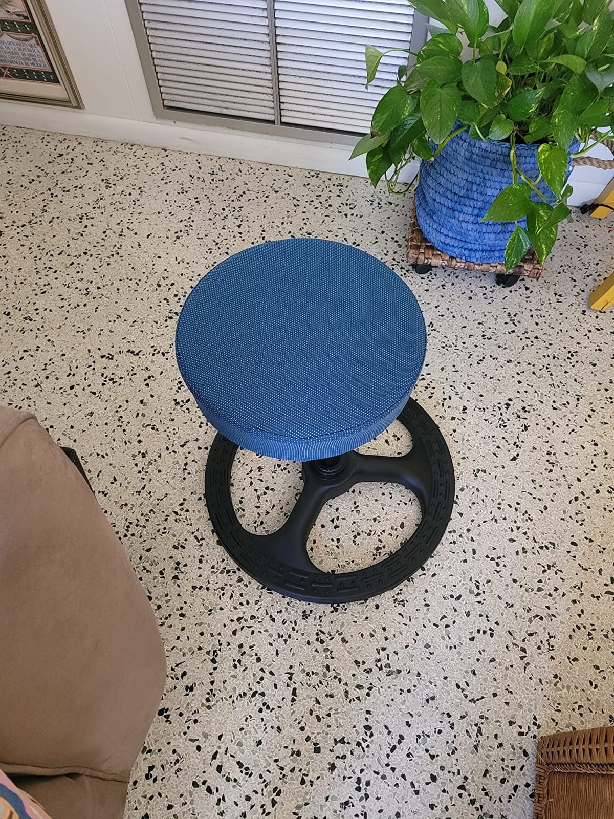 ADHD Chair for Kids, Yoga Chairs for Adults, Wobble Stool Active Flexible Seating Desk Chair with Non-Slip Base and Washable Seat Cover for Stability, Balance, Yoga, Office, School, Classroom customer photo 2