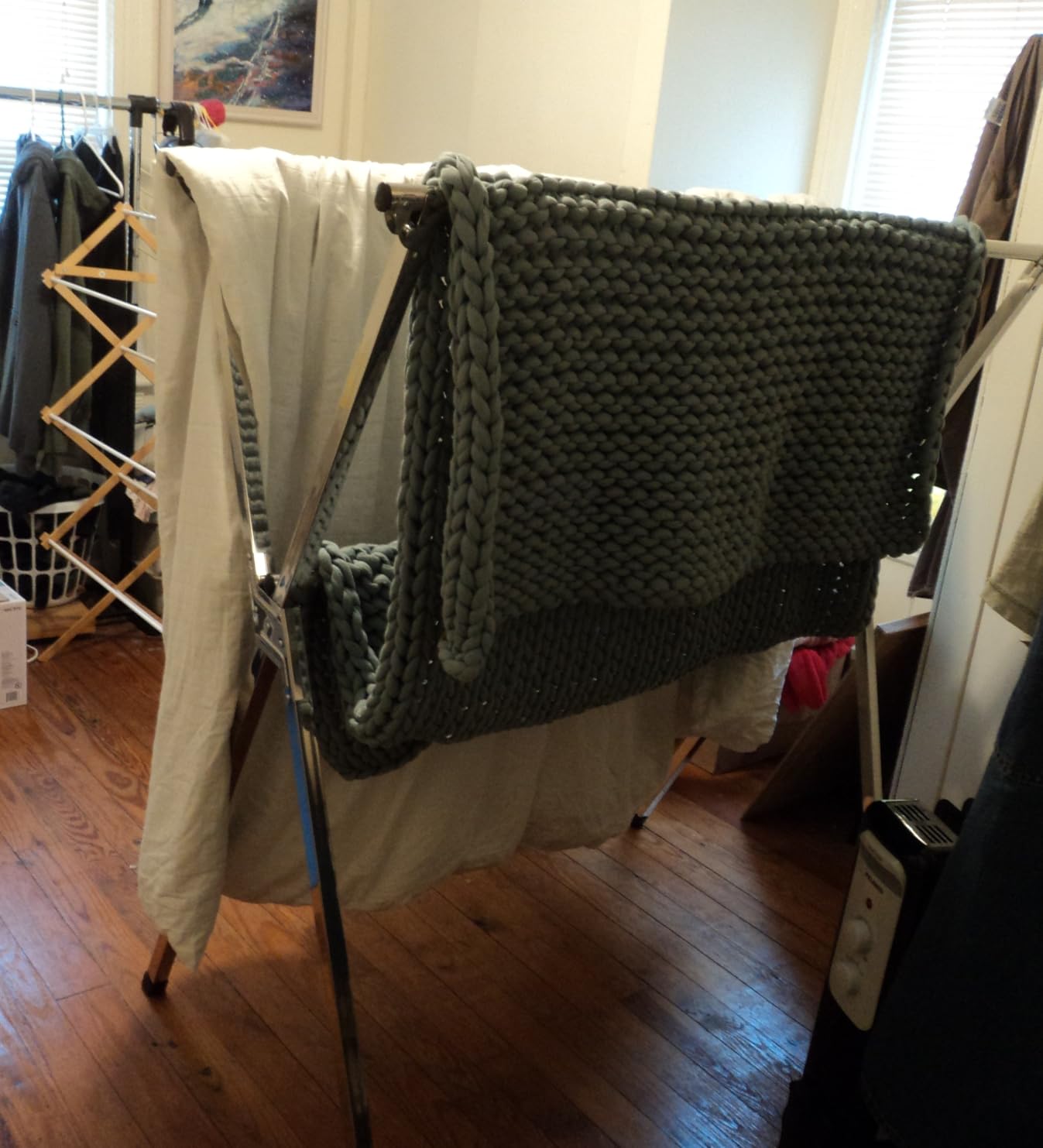 AUGMIRR Clothes Drying Racks Outdoor, 82 Inches Updated Version,Stainless Steel Laundry Drying Rack for Indoor Outdoor and The Balcony,Length Adjustable Saves Space,with Windproof Hooks(002) customer photo 1