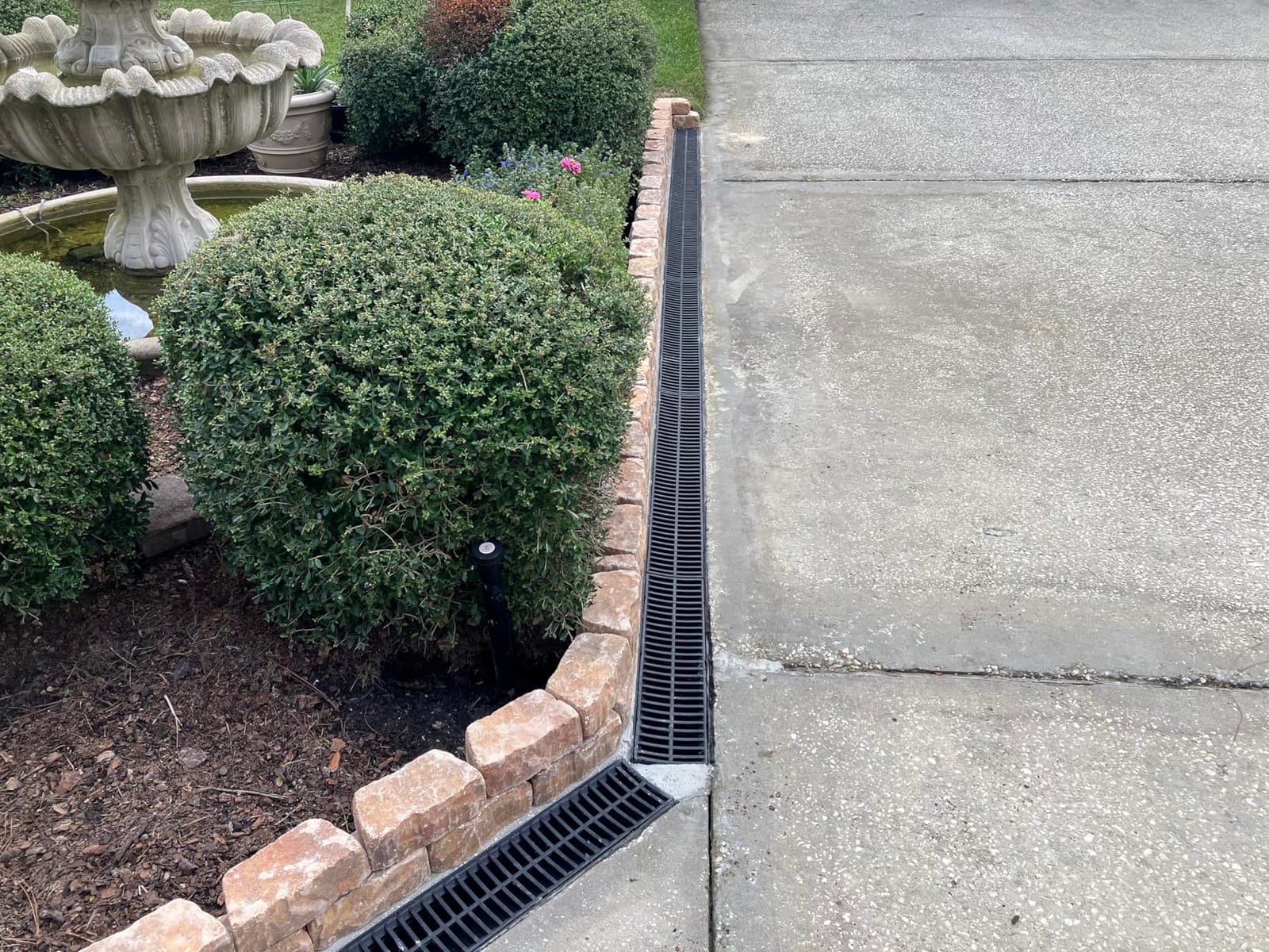 VEVOR Trench Drain System, Channel Drain with Plastic Grate, 5.9x5.1-Inch HDPE Drainage Trench, Black Plastic Garage Floor Drain, 3x39 Trench Drain Grate, with 3 End Caps, for Garden, Driveway-3 Pack customer photo 1