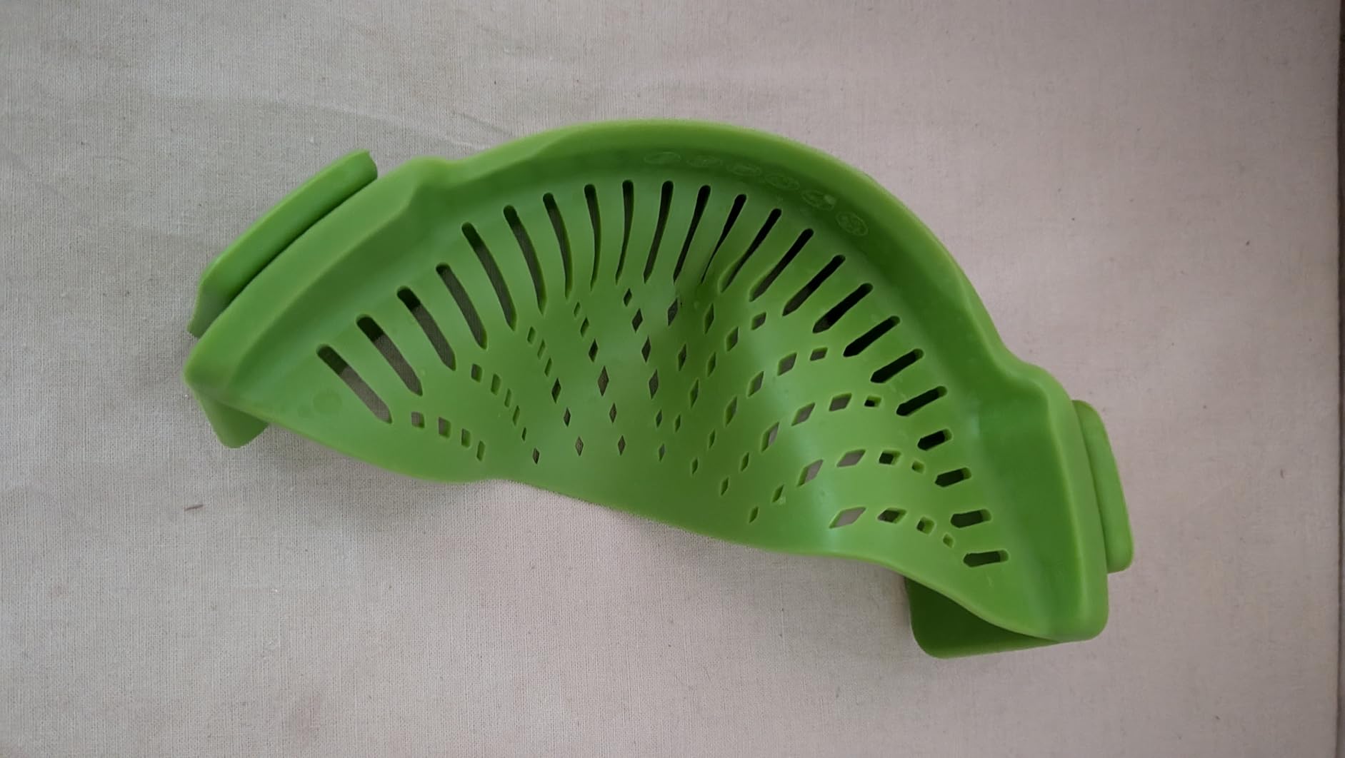 YEVIOR Clip on Strainer for All Pots Pan, Silicone Pasta Strainer, Food-grade BPA-free, Collapsible Colander for Noodle, Vegetables, Fruit, Spaghetti (Grey) customer photo 1