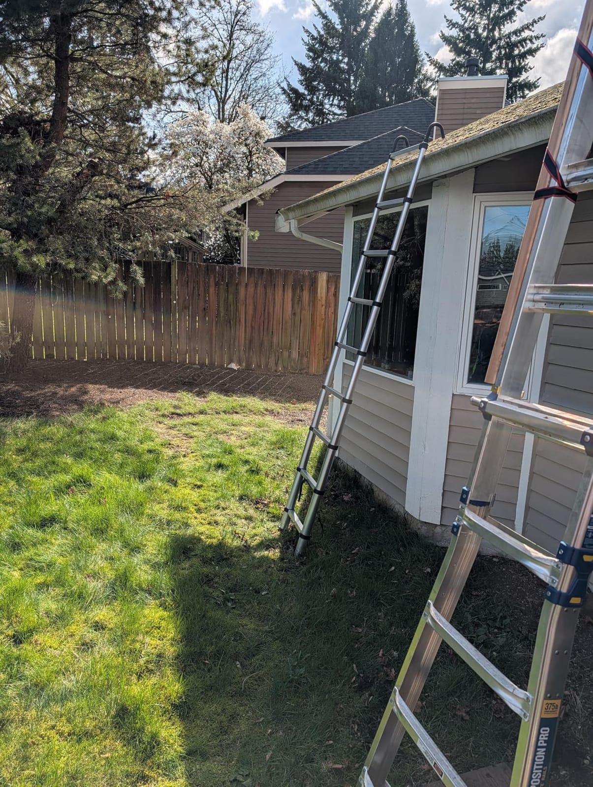 RIKADE Telescoping Ladder, 12.5 FT Aluminum Lightweight Collapsible Ladder with Detachable Top Hooks, 330 lbs Max Load, Extension Ladder for RV, Roof and Construction, Aluminum customer photo 2