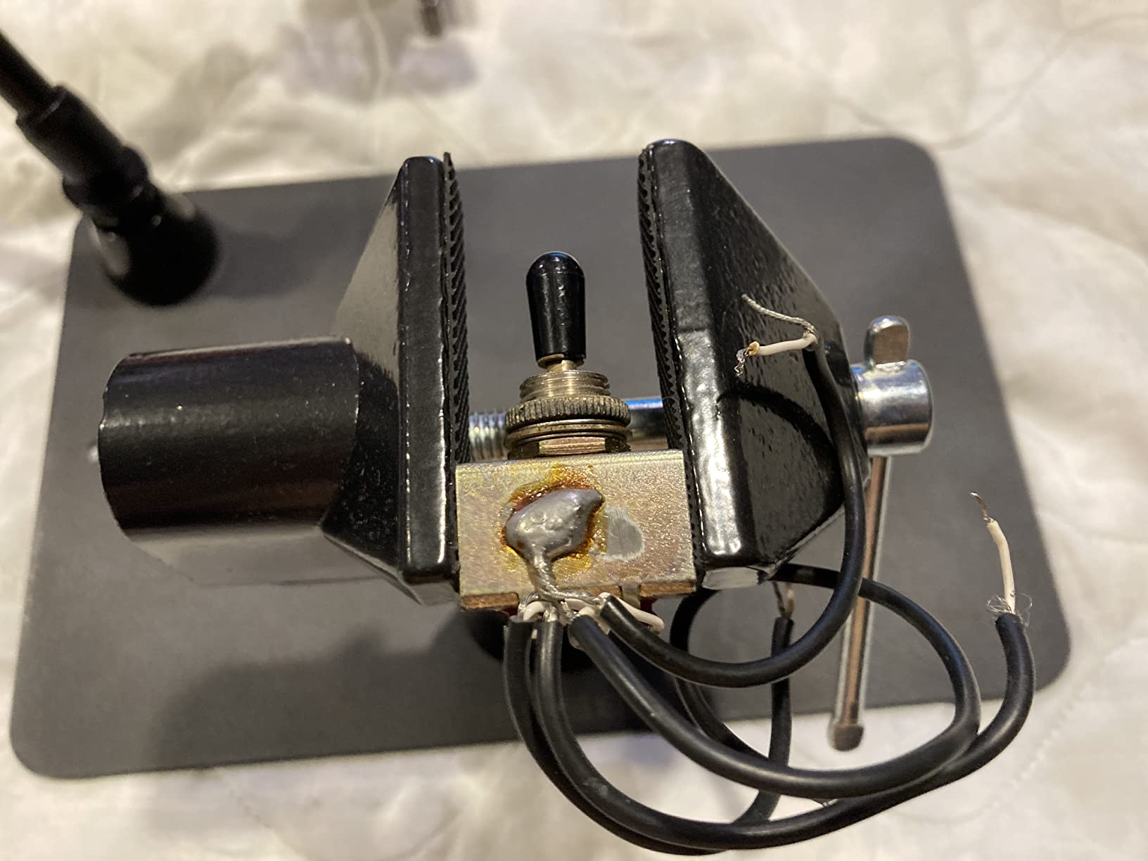 Magnetic Helping Hands Soldering Third Hand, PCB Circuit Board Holder with 3X LED Magnifying Lamp, 360 Hot Air Gun Holder, Extra Large & Heavy Duty Base Plate | Flexible Arms for Soldering Station customer photo 1