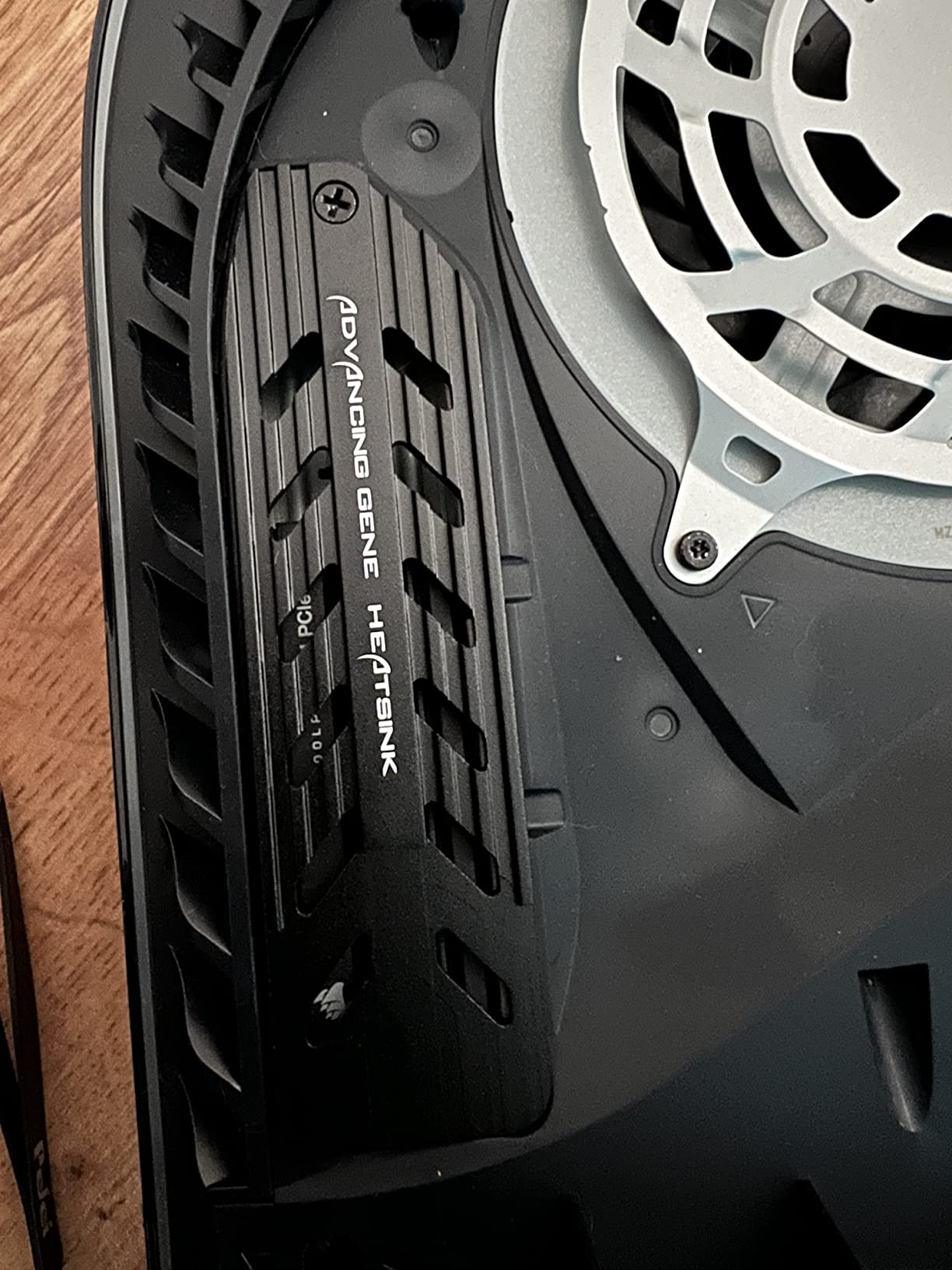 Corsair MP600 PRO LPX 2TB M.2 NVMe PCIe x4 Gen4 SSD - Optimized for PS5 (Up to 7,100MB/sec Sequential Read & 5,800MB/sec Sequential Write Speeds, High-Speed Interface, Compact Form Factor) Black customer photo 1