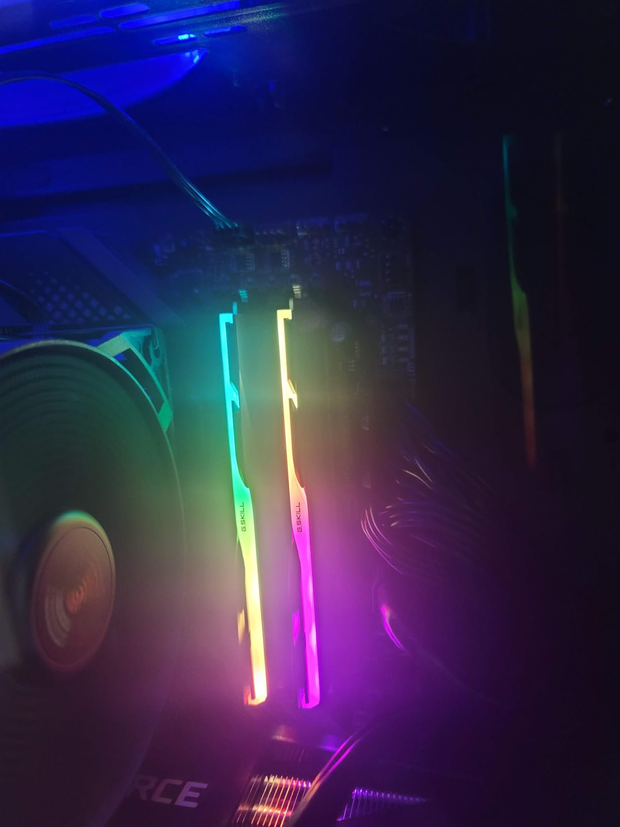 G.SKILL Trident Z5 RGB Series DDR5 RAM (Intel XMP 3.0) 32GB (2x16GB) Up to 6400MT/s CL32-39-39-102 1.40V Desktop Computer Memory U-DIMM - Metallic Silver (F5-6400J3239G16GA2-TZ5RS) customer photo 2