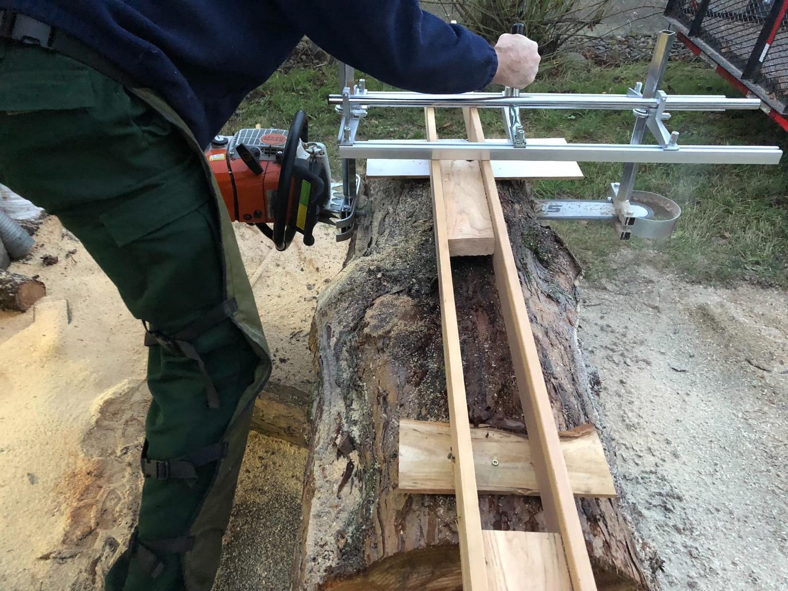 Portable Chainsaw Mill 36 Inches Planking Milling Bar Size 14 Inches to 36 Inches, with 9Ft Rail Mill Guide System customer photo 2