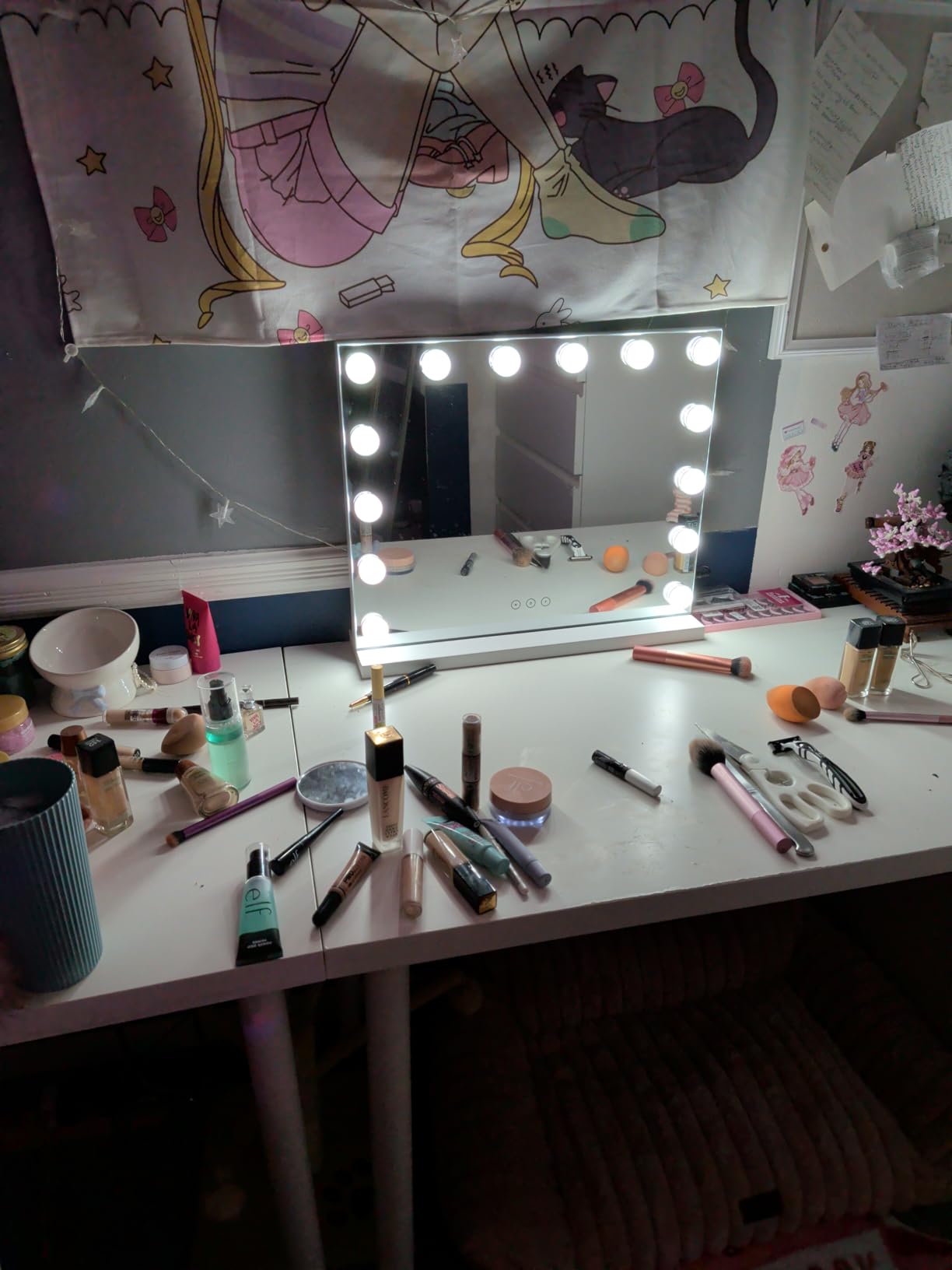 Vanity Mirror with Lights,Makeup Mirror with 17 Dimmable LED Bulbs, 3 Color Lighting Modes Detachable 10X Magnification Mirror Touch Control, 23.6X19,7 inch, White customer photo 1