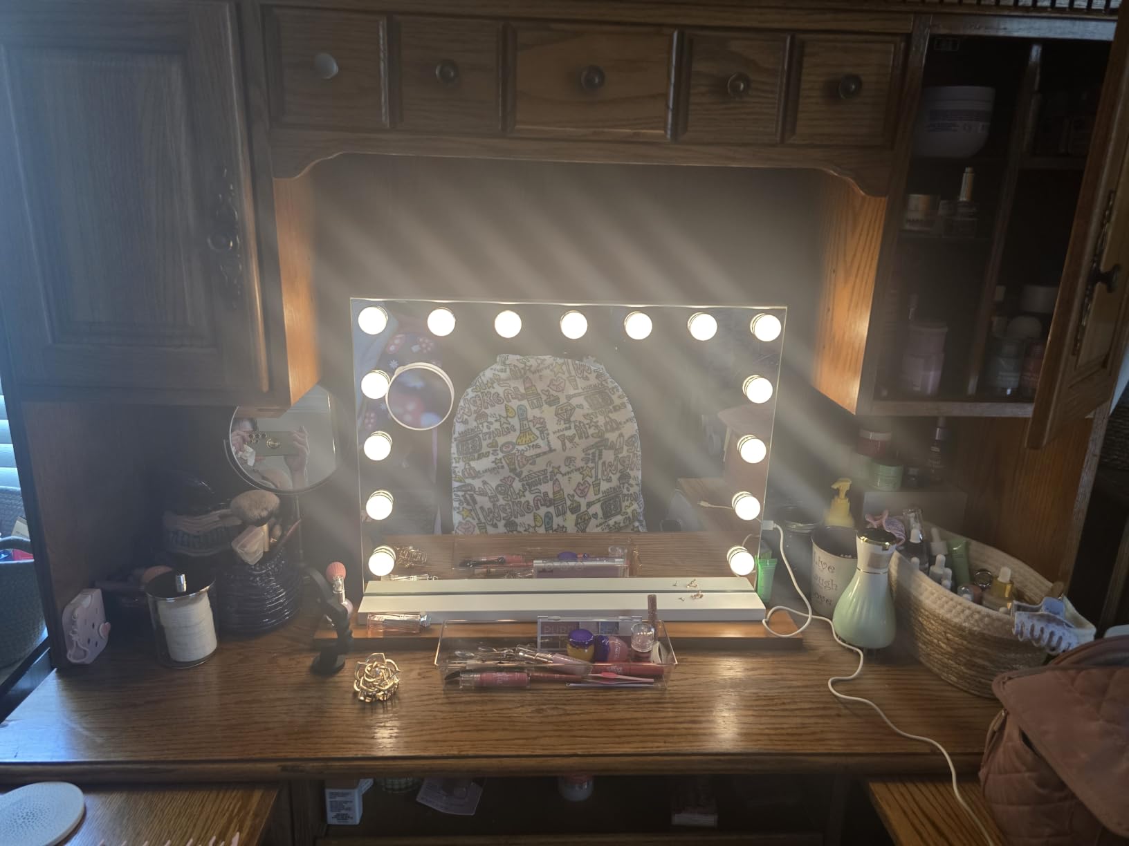 Vanity Mirror with Lights,Makeup Mirror with 17 Dimmable LED Bulbs, 3 Color Lighting Modes Detachable 10X Magnification Mirror Touch Control, 23.6X19,7 inch, White customer photo 2