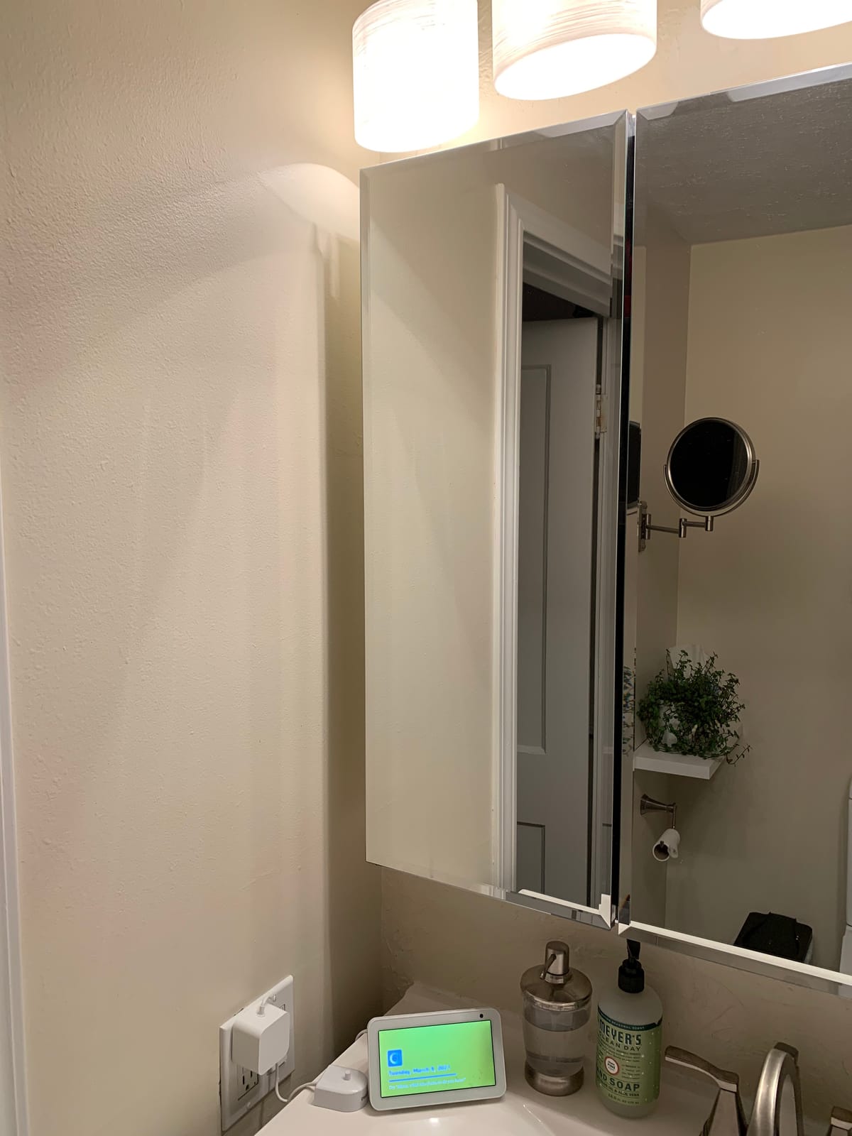 JERDON Wall-Mounted Makeup Mirror - 5X Magnification - Black - JP7506BK customer photo 1