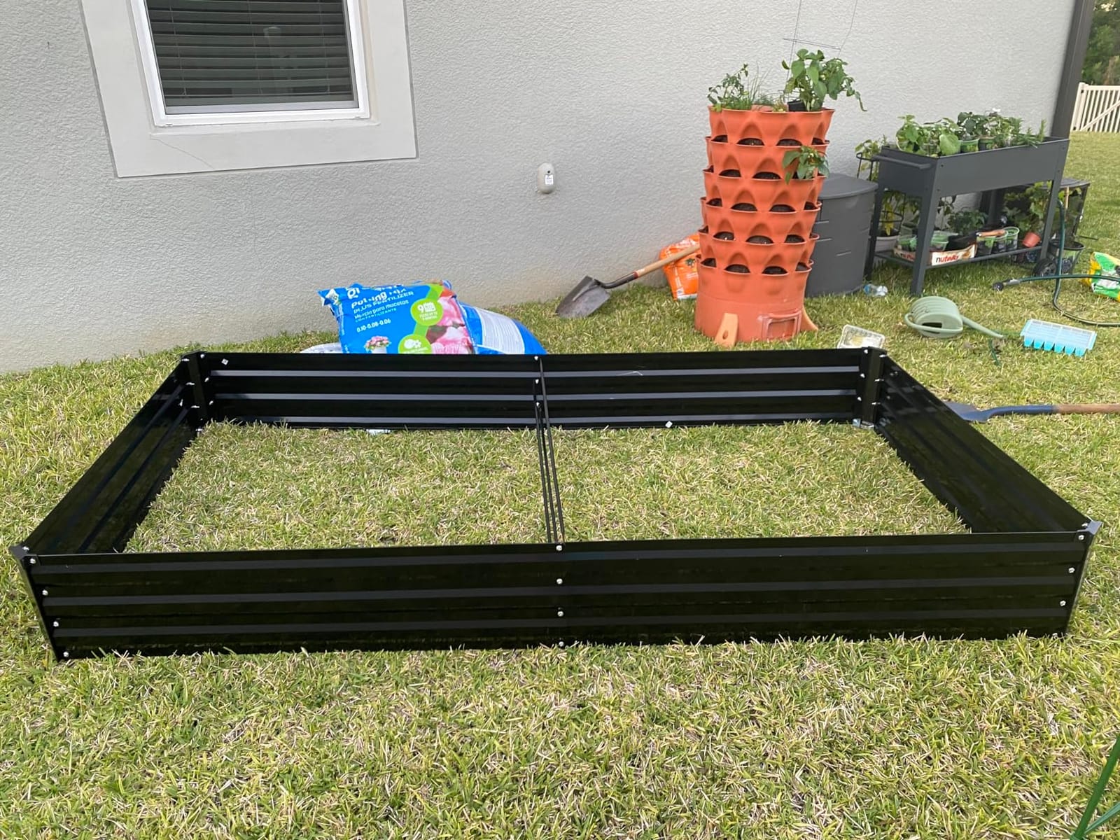 ONCEMORE Galvanized Raised Garden Bed for Vegetables Flowers Herbs, Metal Raised Garden Bed Kit with 2 PCS Tomato Cage, Gloves, Trellis Netting, Plant Labels, Plant Ties, Black 6×3×1FT customer photo 1
