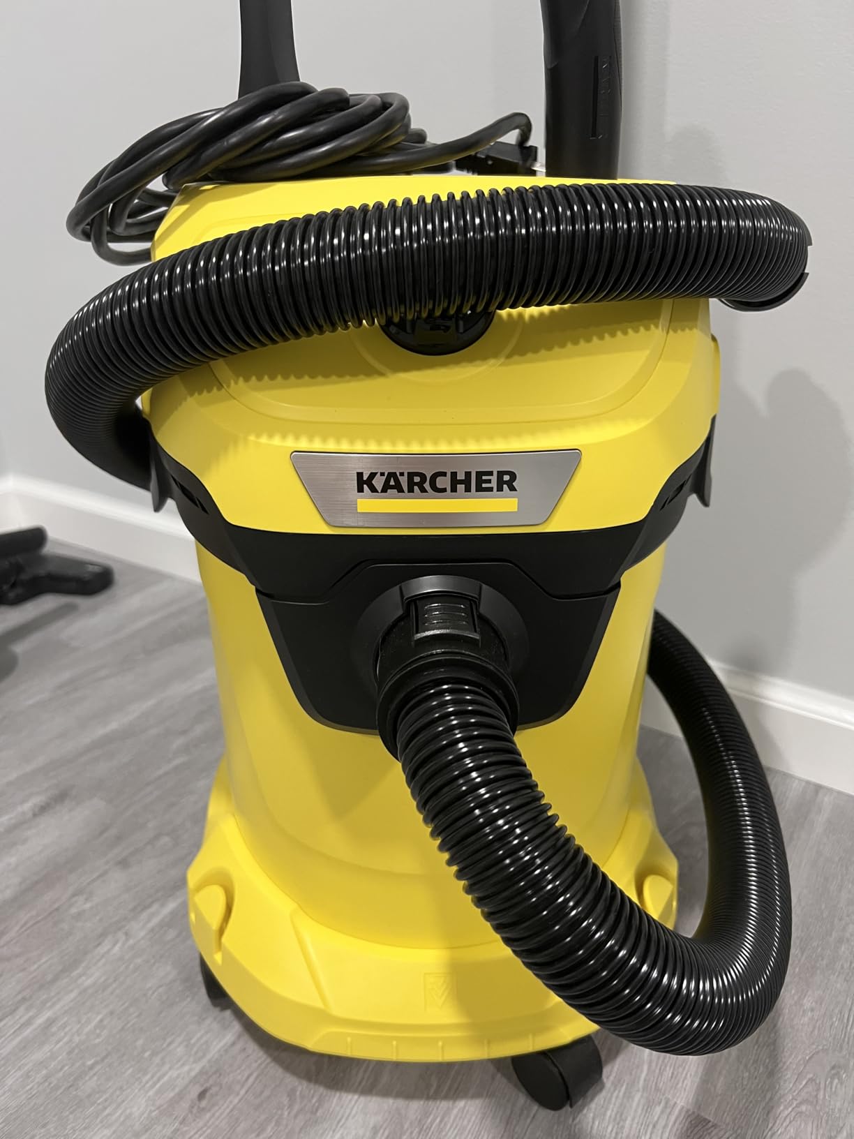 KÄRCHER Shop Vacuum WD 3, 4.5 Gal, 2.8 Peak HP, 26 ft Reach, Wet Dry Vacuum Cleaner, Blower Function, Crevice Tool, Floor Nozzle, Great for Car Cleaning customer photo 1