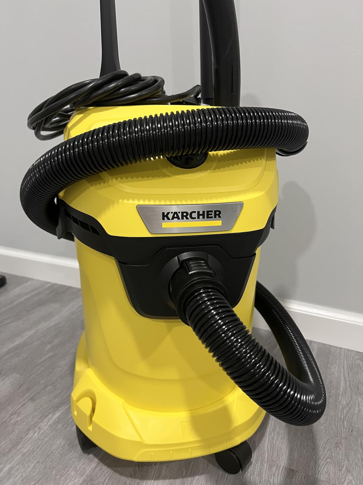 KÄRCHER Shop Vacuum WD 3, 4.5 Gal, 2.8 Peak HP, 26 ft Reach, Wet Dry Vacuum Cleaner, Blower Function, Crevice Tool, Floor Nozzle, Great for Car Cleaning customer photo 2