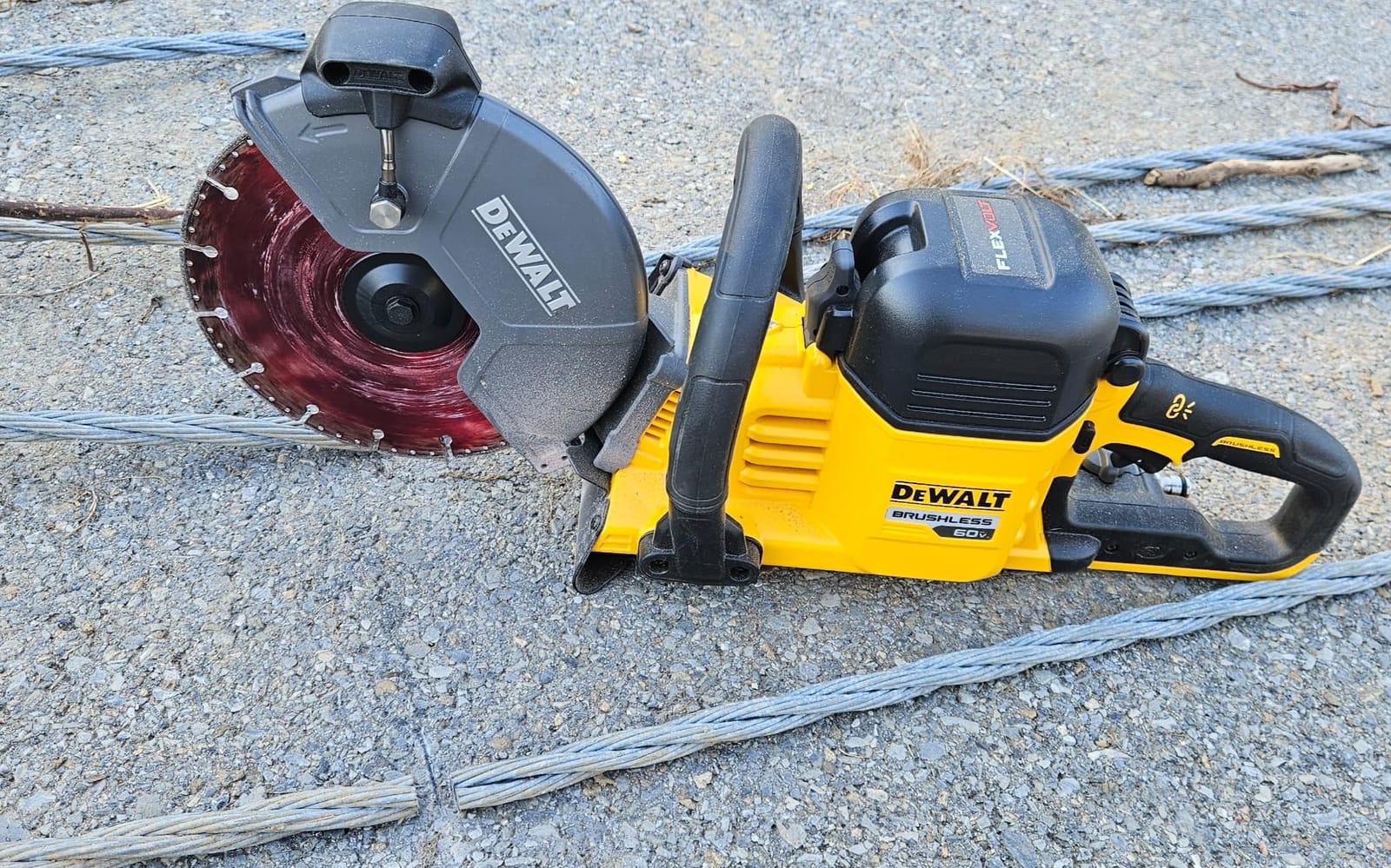 60V 9 IN. CORDLESS CUT OFF SAW KIT customer photo 2