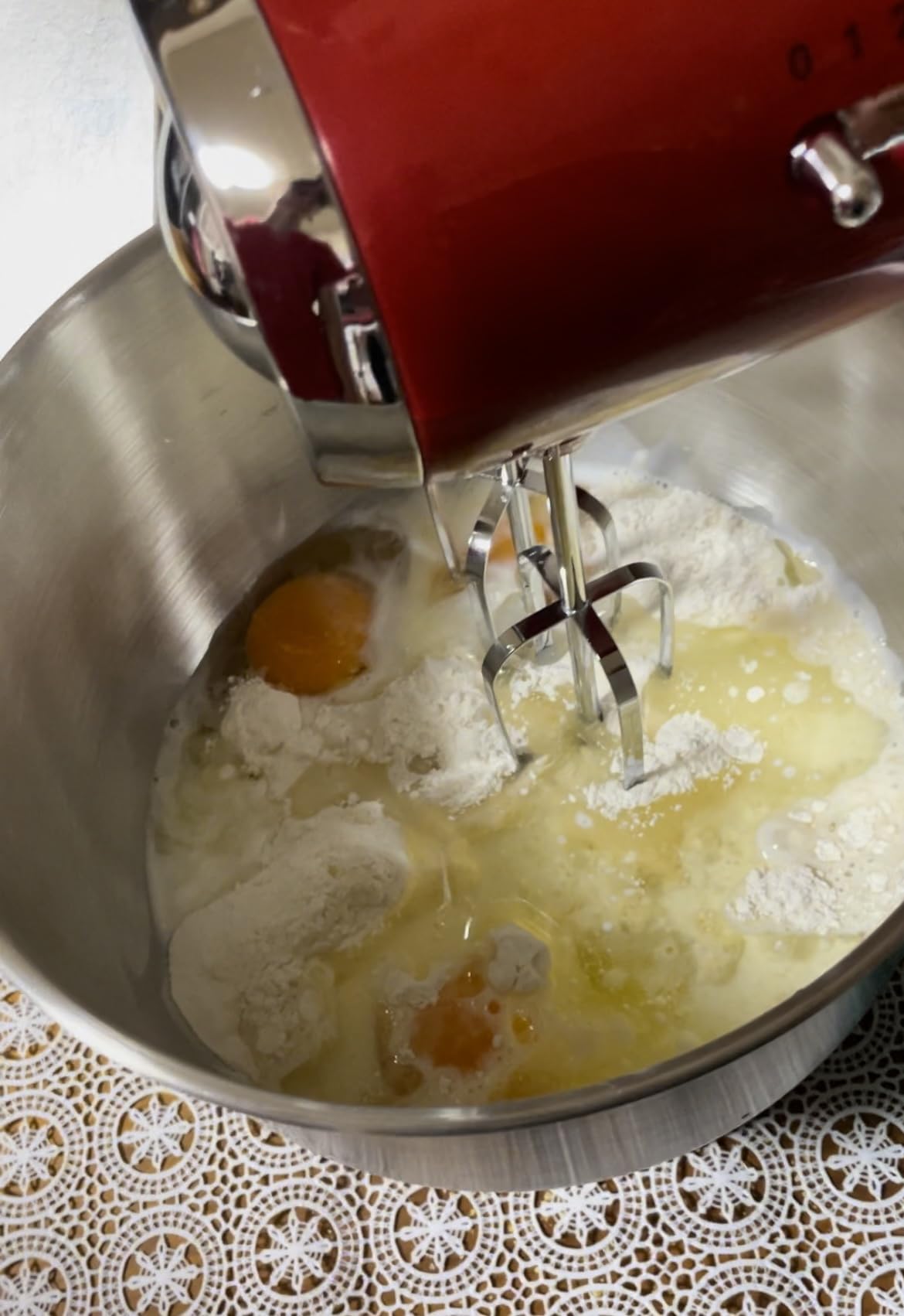 OVENTE Electric Stand Mixer, 3.5 QT, 5 Mixing Speeds, 250W, White SM680W customer photo 2