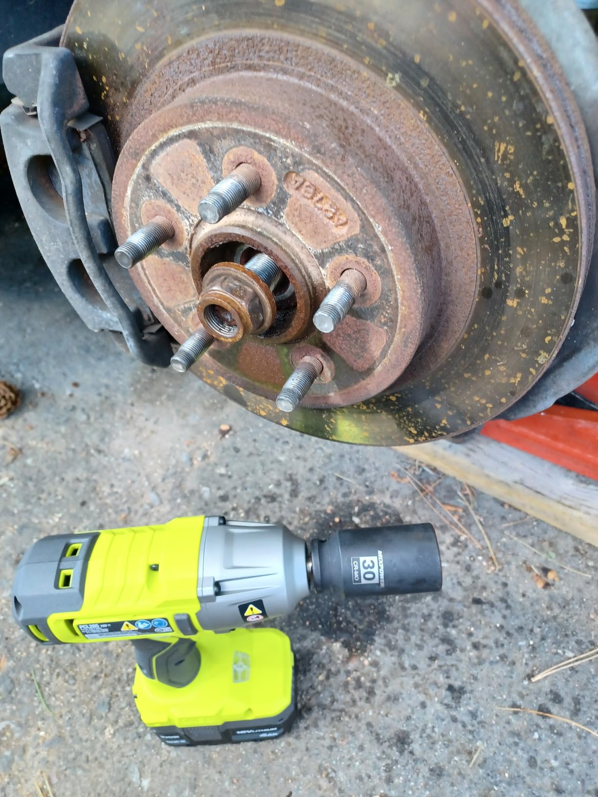 RYOBI ONE+ 18V Cordless 1/2 in. Impact Wrench Kit with 4.0 Ah Battery and Charger, (PCL265K1) customer photo 1