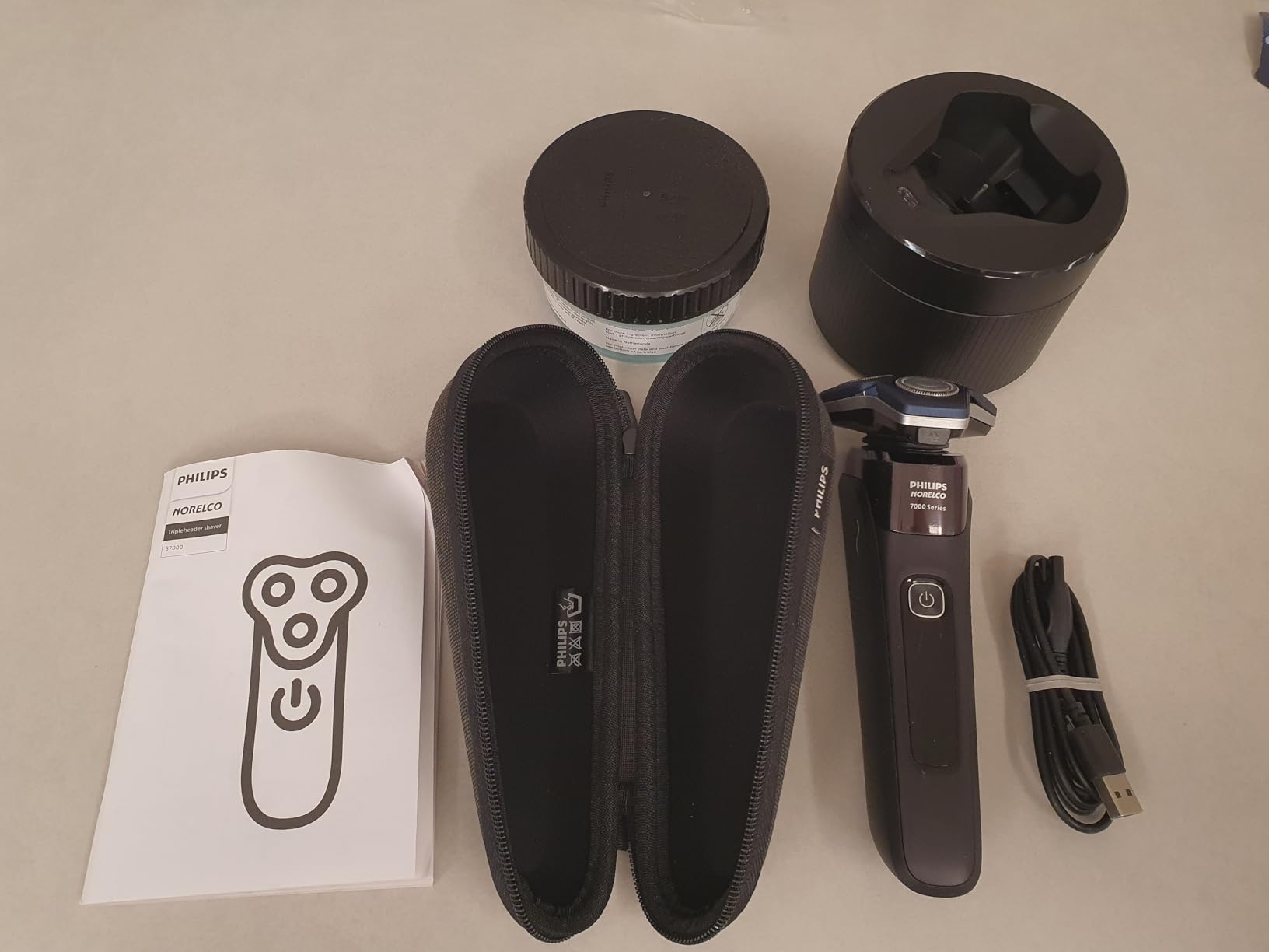 Philips Norelco 7600 Electric Shaver, Black | 45 SteelPrecision Blades, SenseIQ Technology, Nano SkinGlide coating, 360° Flexible Heads, Quick Clean Pod, S7886/84 customer photo 2