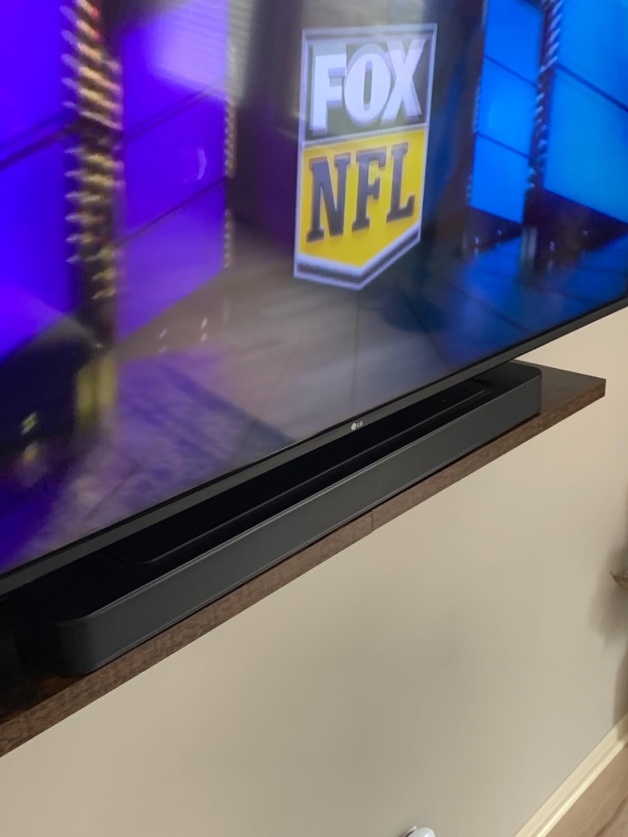 JBL Bar 300: 5.0-Channel Compact All-in-one soundbar with MultiBeam™ and Dolby Atmos®, Black customer photo 2