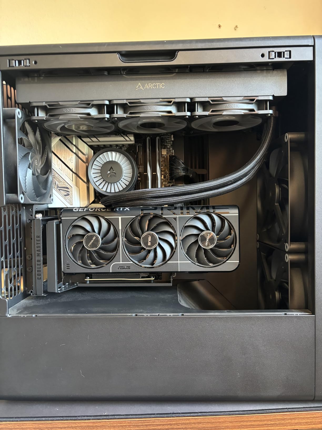 Cooler Master Vertical GPU Card Holder Kit V3, PCIe 4.0 5.0 Motherboards GPUs RTX 5090 RX 9070 XT, ABS Casing, 165mm Length, Modula Adjustable for E-ATX ATX Micro ATX Case, White customer photo 1