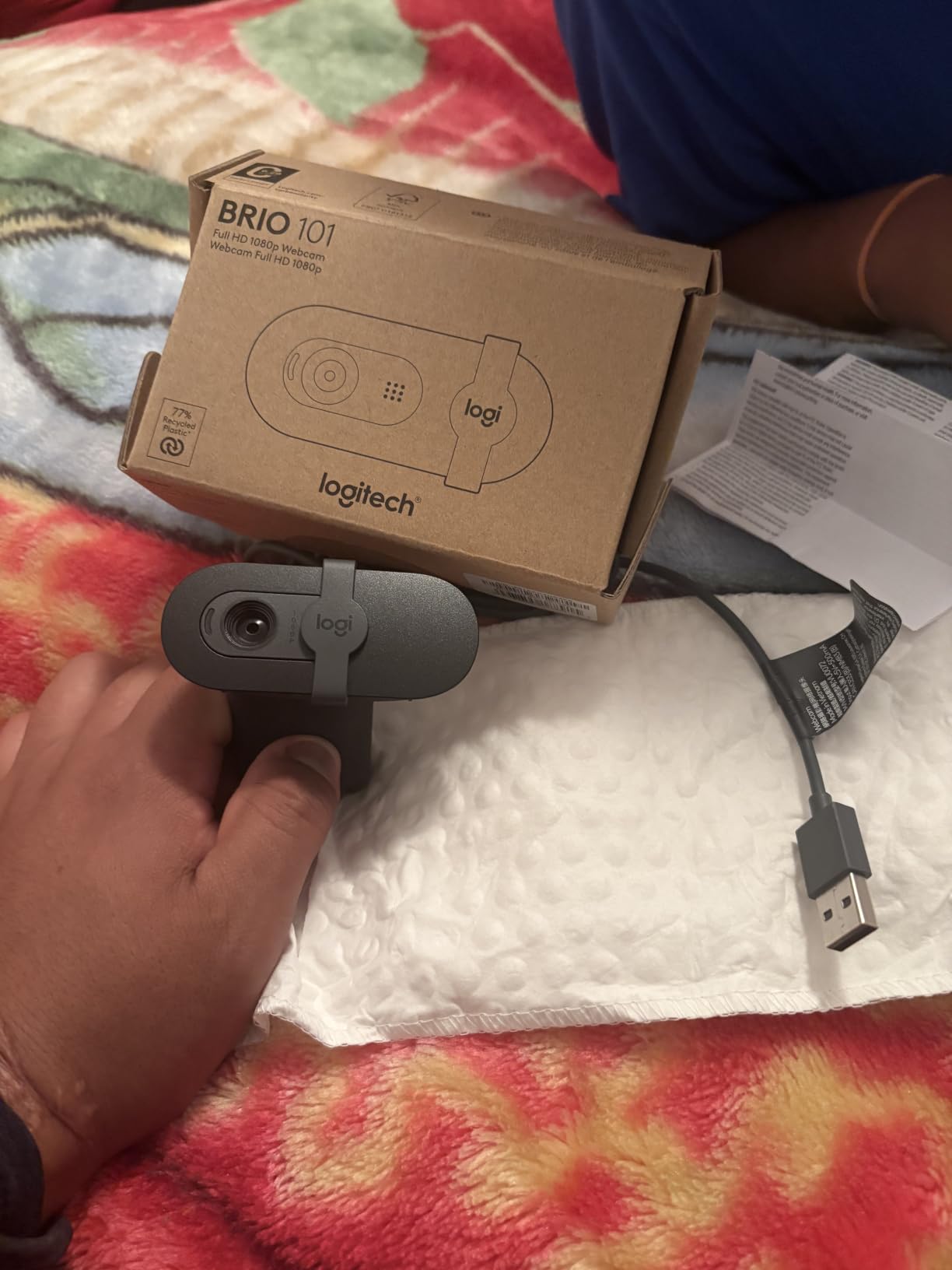 Logitech Brio 100 Full HD 1080p Webcam for Streaming and Meetings - White customer photo 1