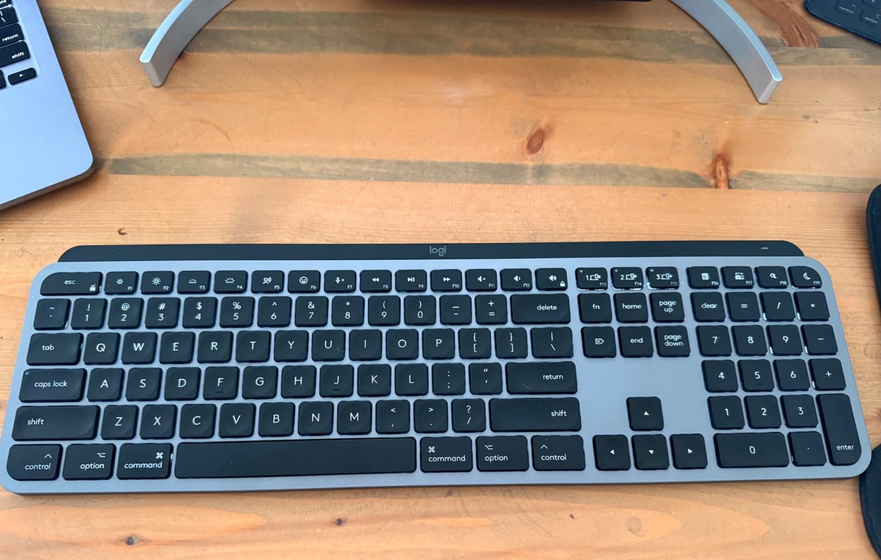 Logitech MX Keys S Mac Wireless Keyboard Fluid Precise Laptop - Pale Grey customer photo 2