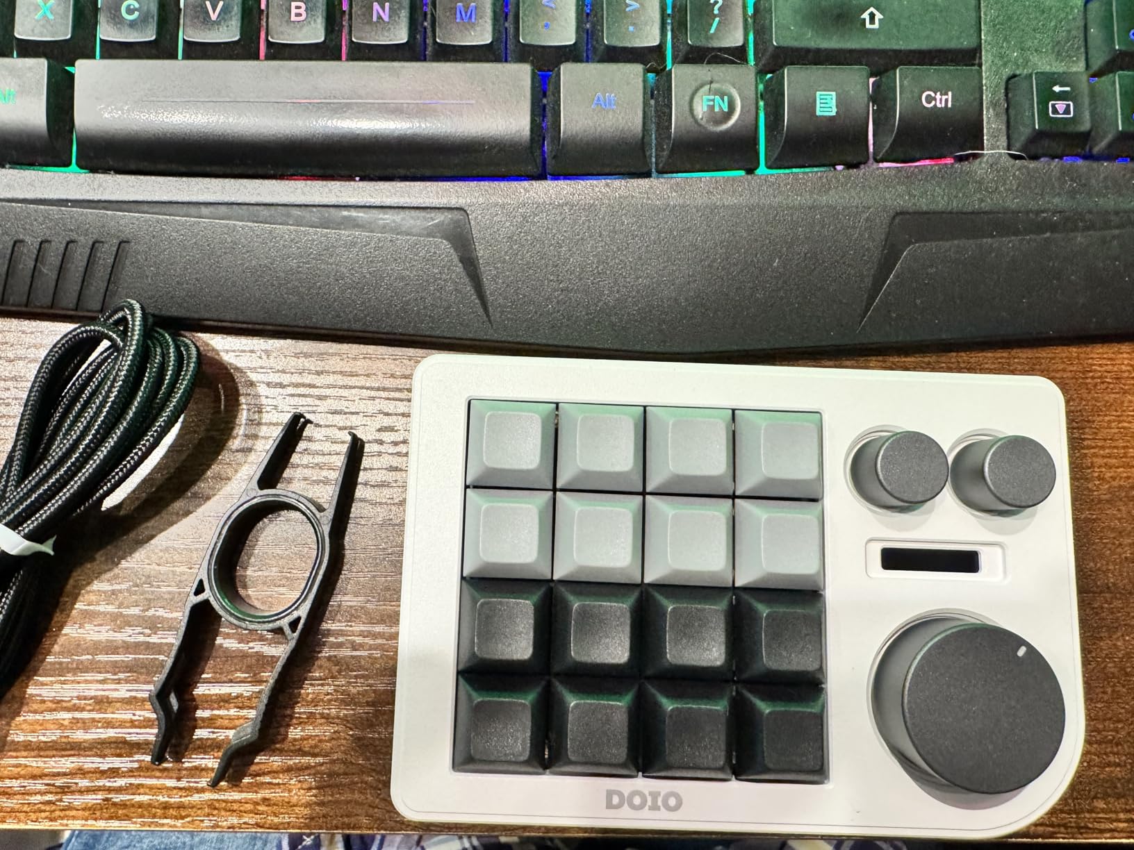 KEEBMONKEY Megalodon Triple Knob Macro Pad Programmable Designer Mini Keyboard 16 Keys (Black) customer photo 2