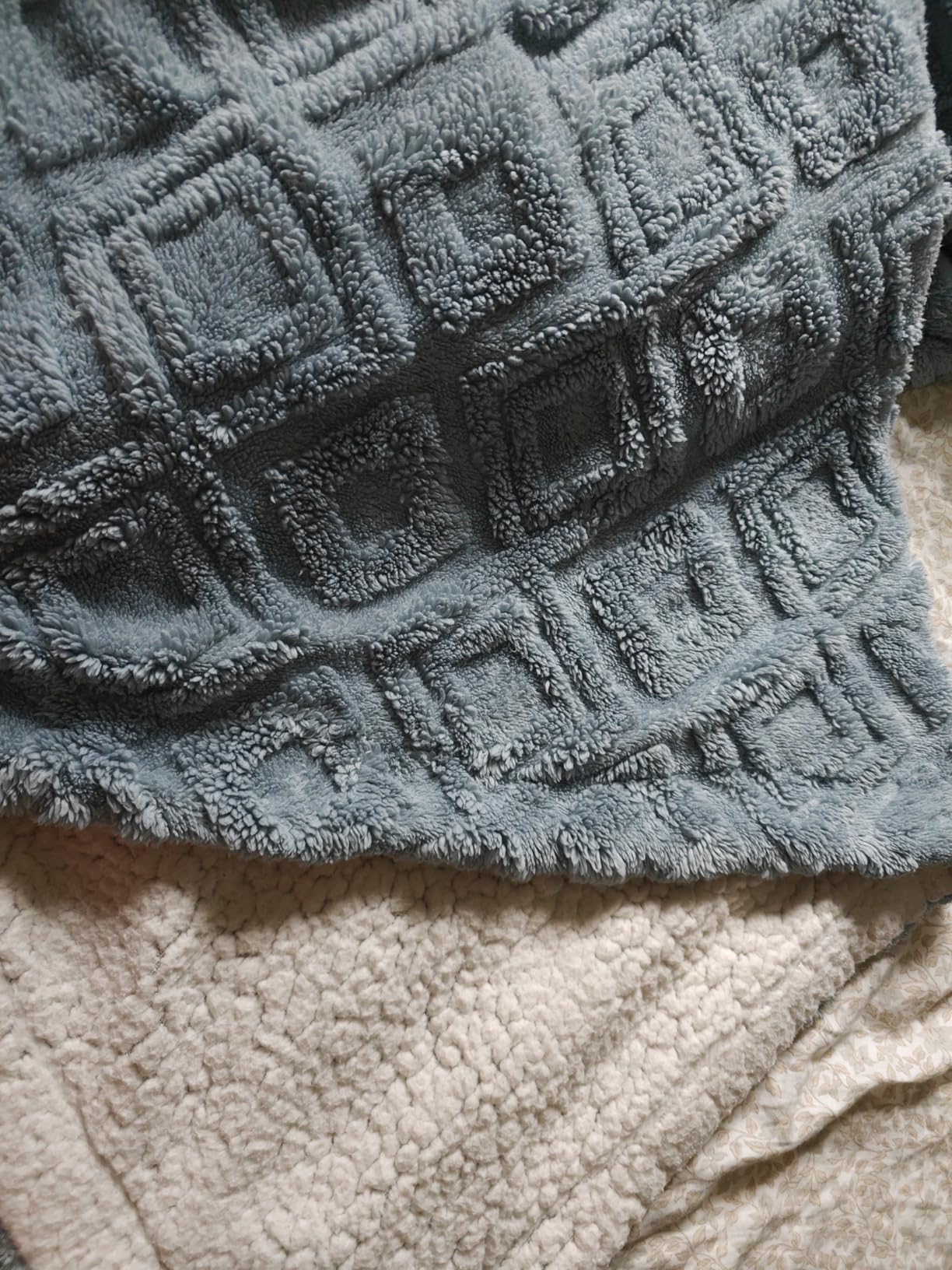 EverGrace Jacquard Reversible Sherpa Throw Blanket, 50