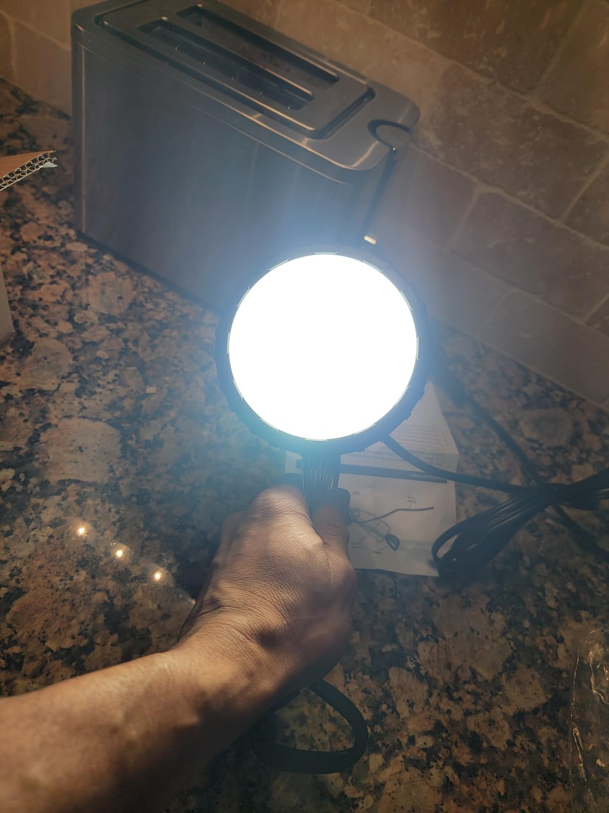 [ETL Listed] Cable Matters Portable LED Clamp Light for Workshop, 6ft | 800 Lumens, 9.5W, 5000K Daylight, LED Work Lamp, 6ft Cord, for Workshop Use customer photo 1