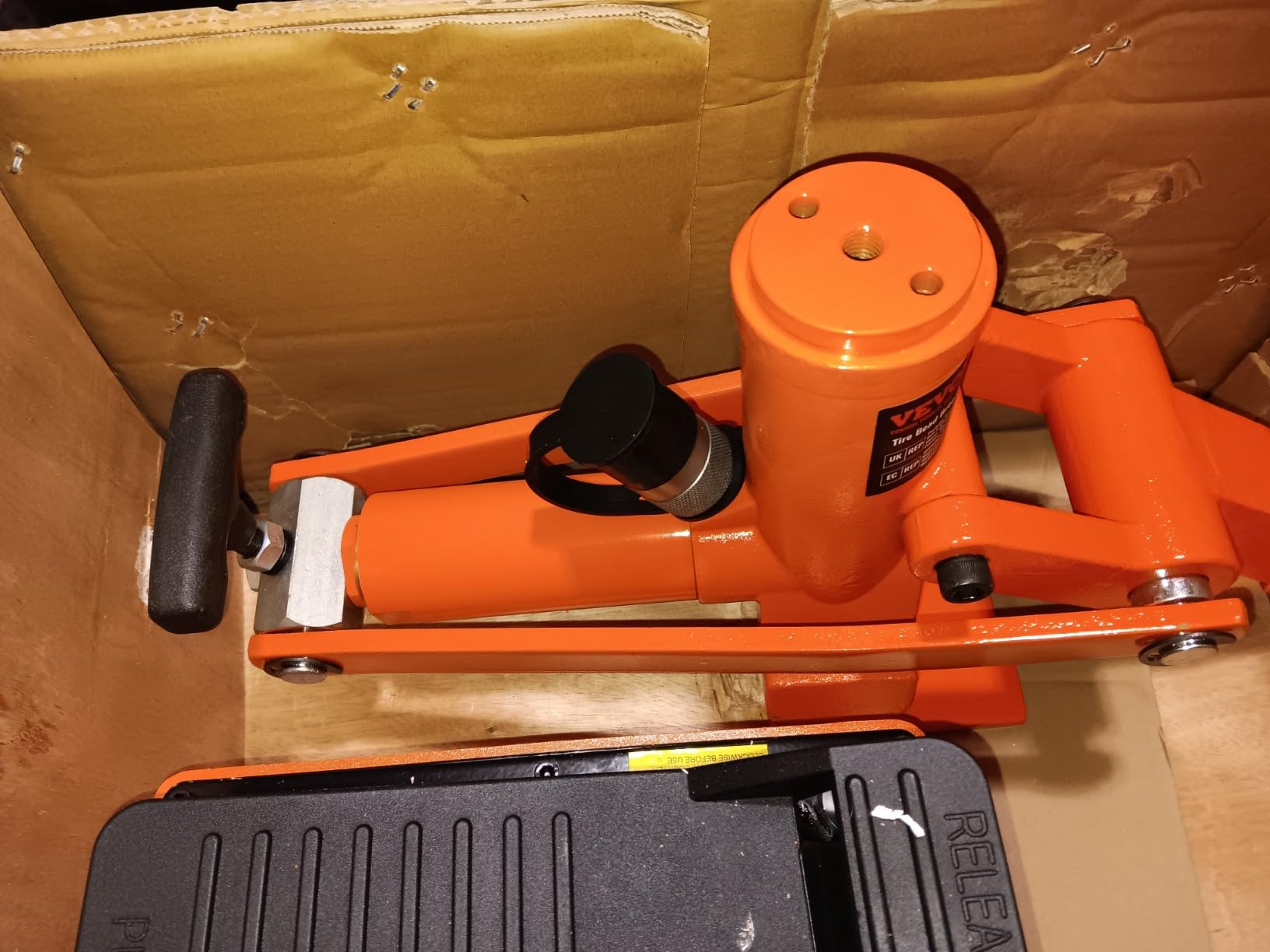 VEVOR Hydraulic Bead Breaker 10000PSI Tire Bead Breaker & Metal Foot Pump | Heavy-Duty Steel Bead Breaker Tool, 6 Pounds Load Capacity for Tractors, Trucks, Buses, Lawn Mowers, ATVs customer photo 1