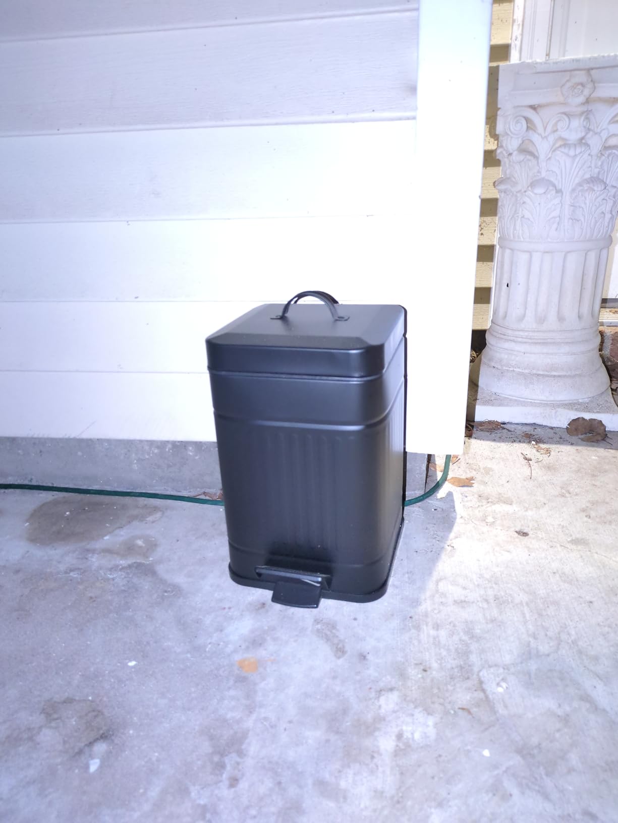 CEROELDA Small Trash Can with Lid-5L/1.3 Gal,Stainless Steel Outdoor Dog Poop Garbage Can-Farmhouse Retro Metal Waste Bin w/Step Pedal for Bathroom Bedroom Office-Soft Close-Black customer photo 1